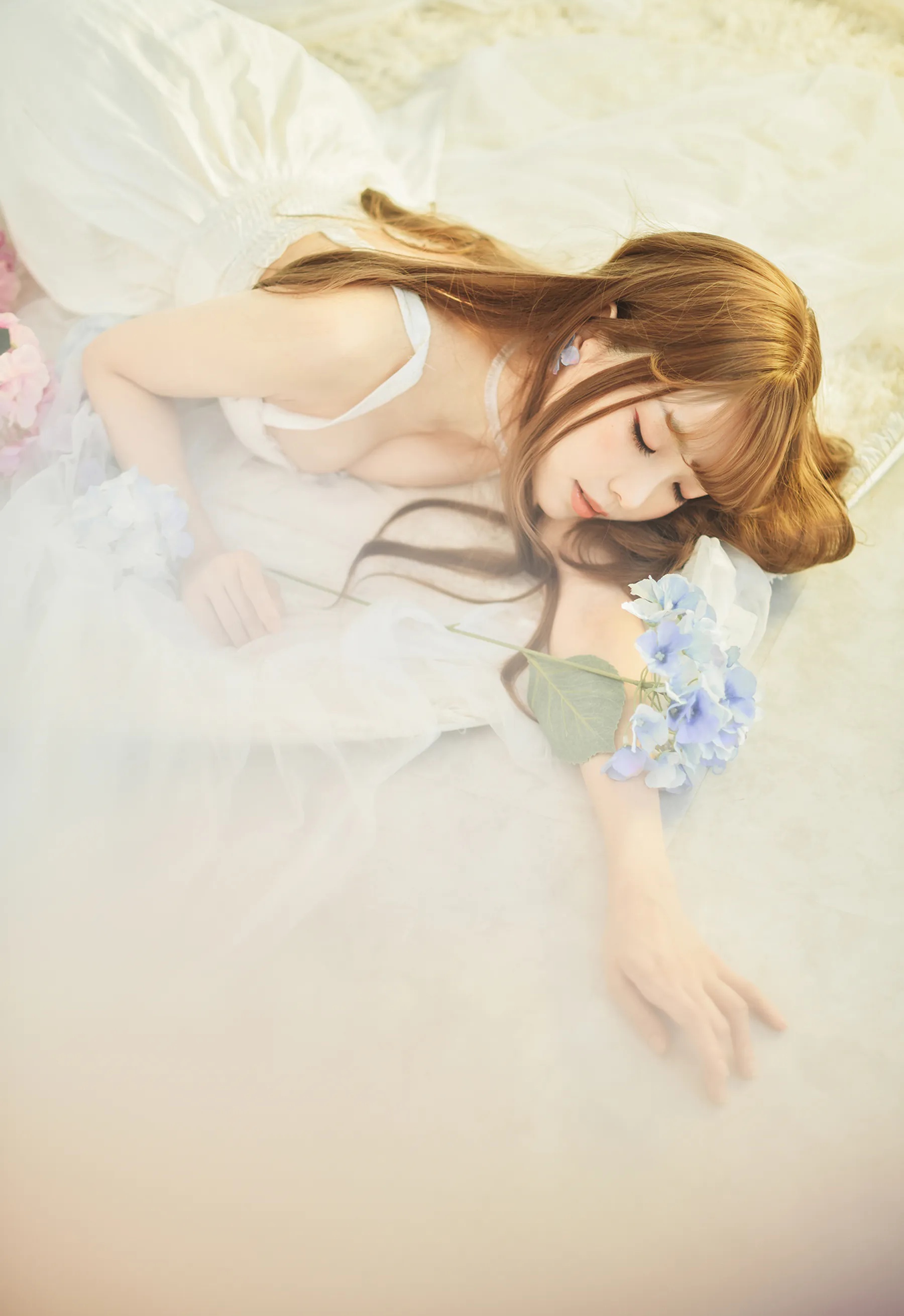 Coser妹子_ElyEE子_No.076 White Dress 主题写真 [22P]Xiuren秀人写真高清美女套图写真下载-看套图看套图