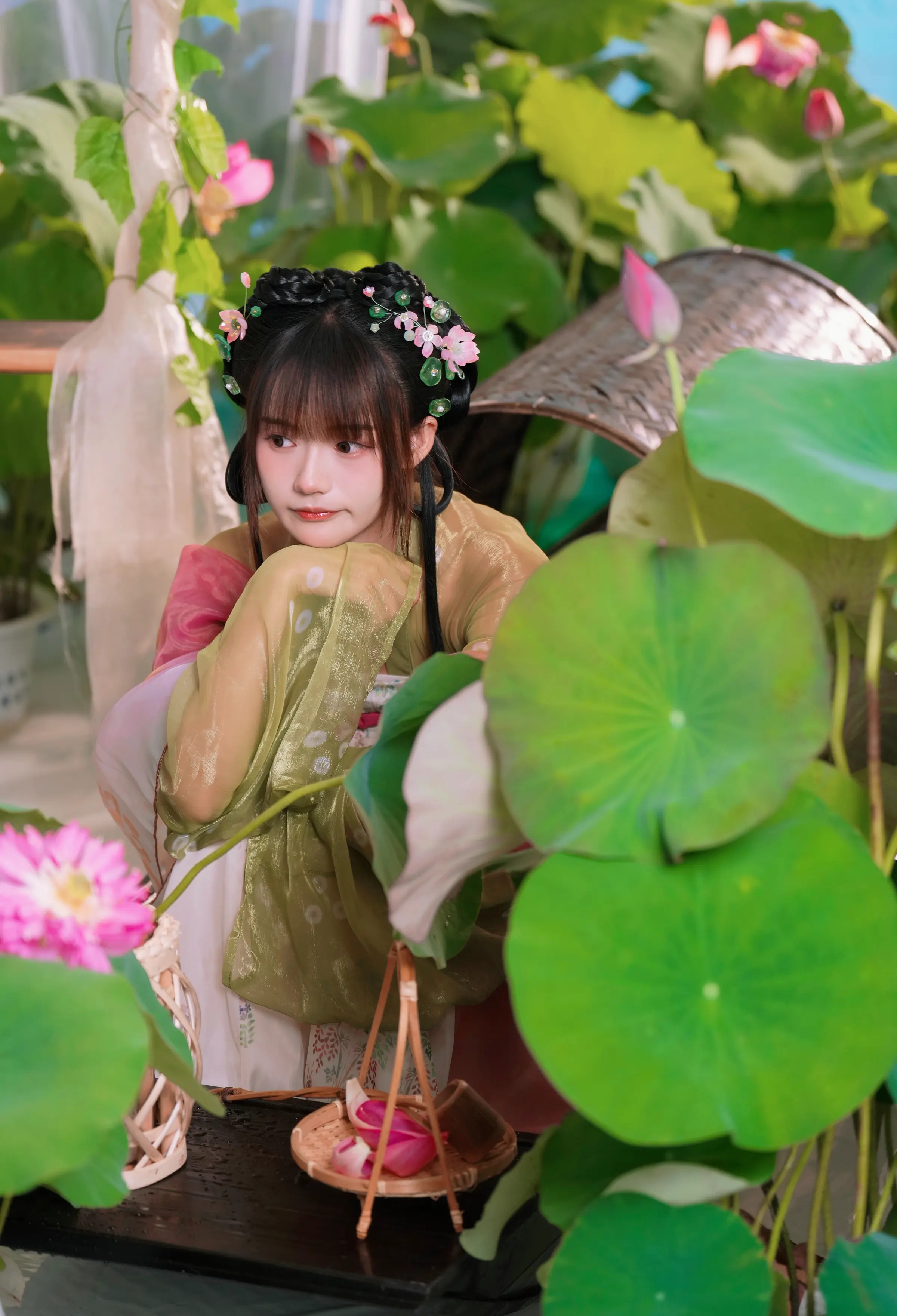 颜值博主_兔子Zzz不吃胡萝卜_No.112 &ndash; 浮香花谷 主题写真 [54P]Xiuren秀人写真高清美女套图写真下载-看套图看套图