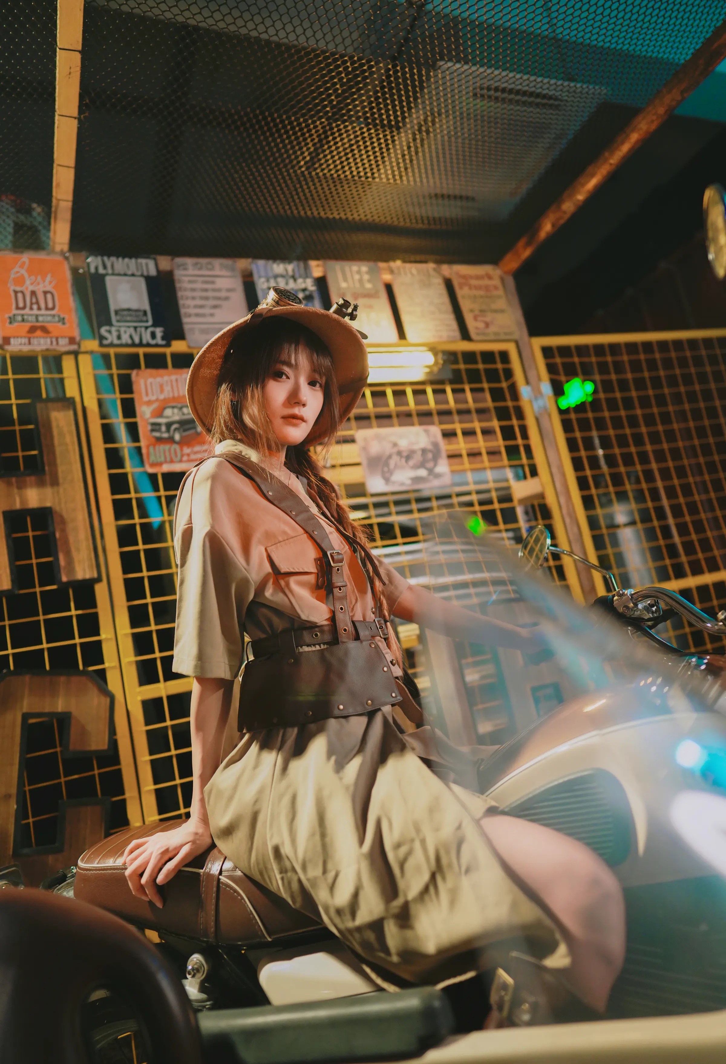 颜值博主_兔子Zzz不吃胡萝卜_No.132 &ndash; 跟我一起探险吧 主题写真 [31P]-看套图