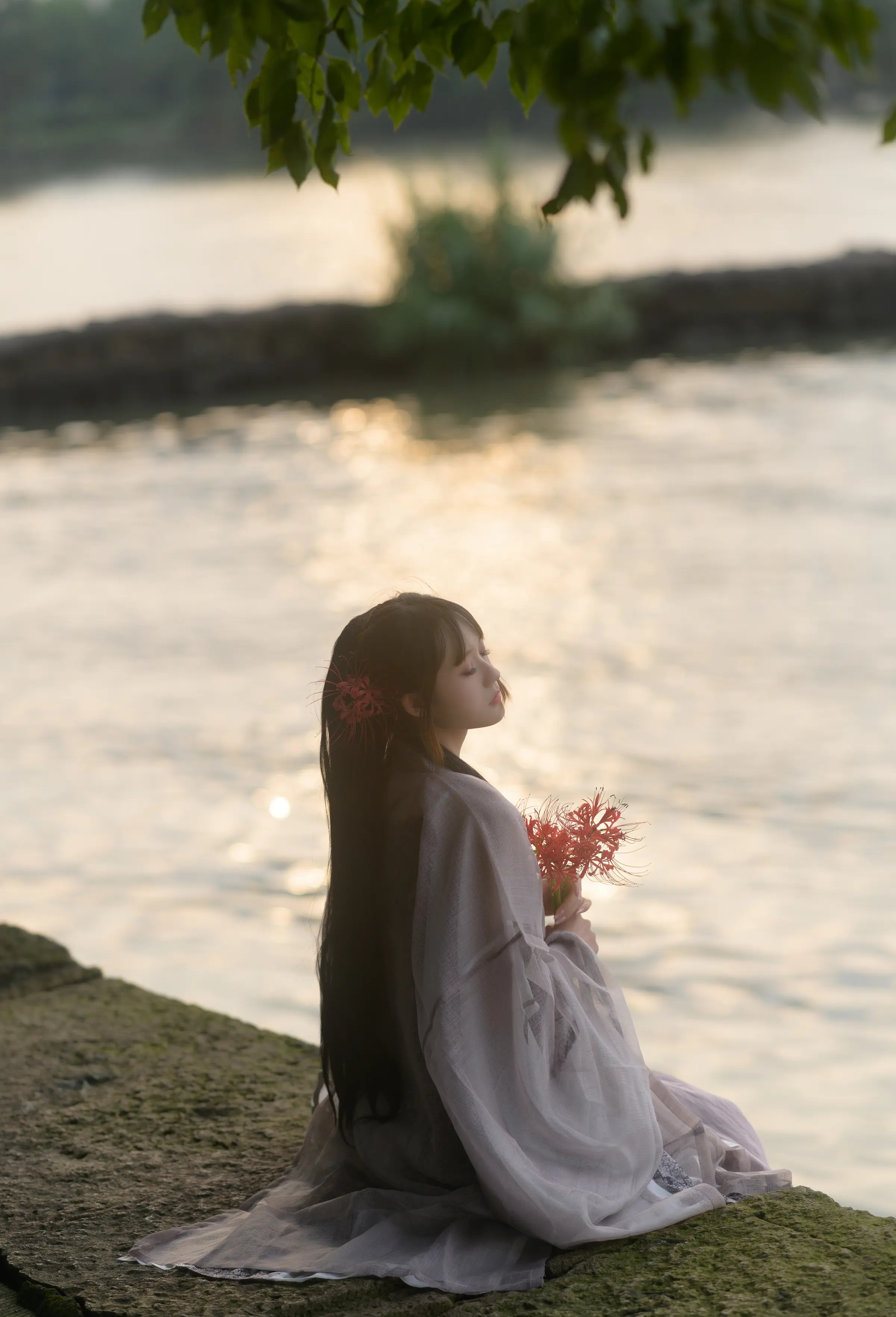 颜值博主_兔子Zzz不吃胡萝卜_No.086 &ndash; 暮空照水 主题写真 [31P]-看套图