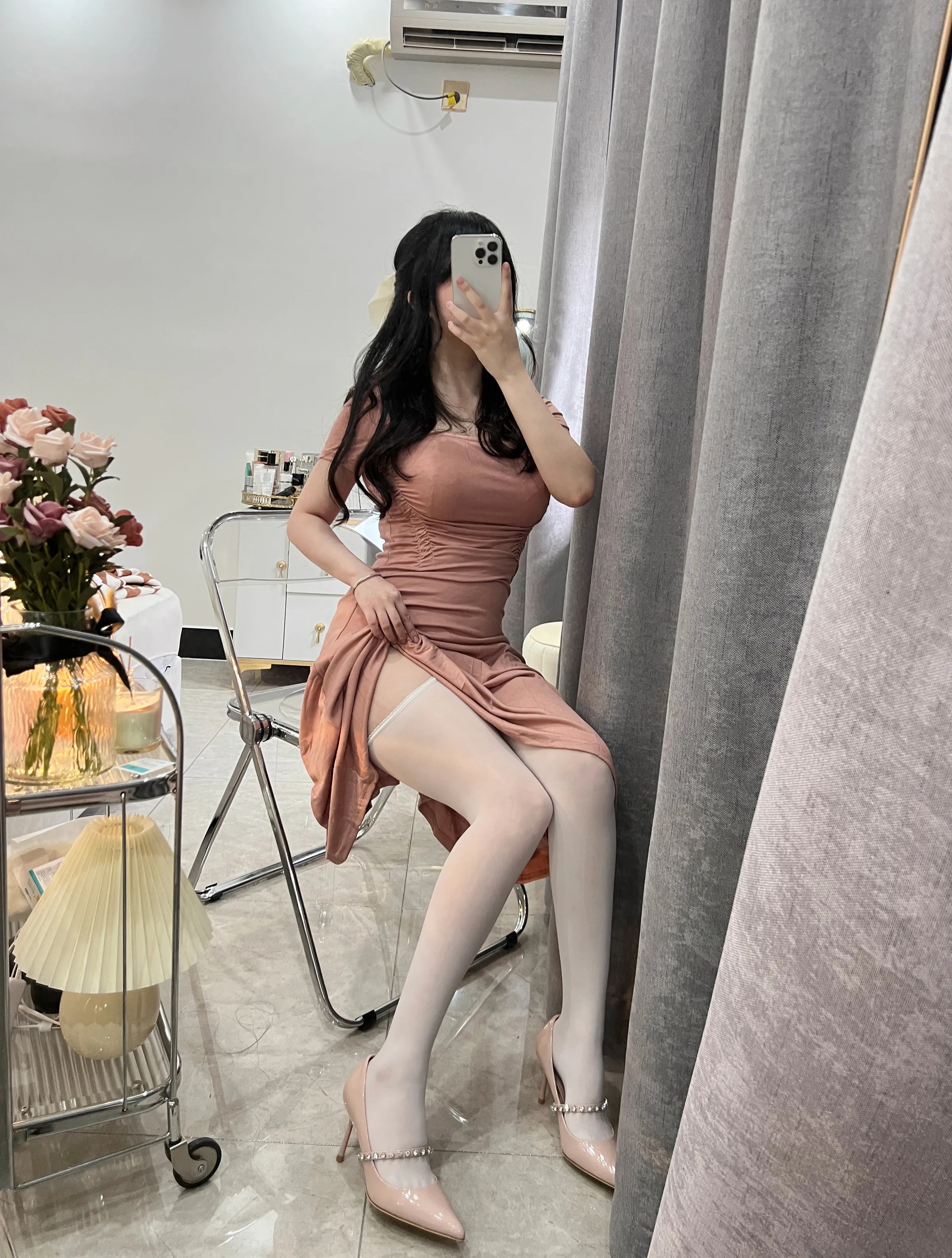 Coser美女_是依酱吖_No.059 人妻 主题写真 [31P]-看套图