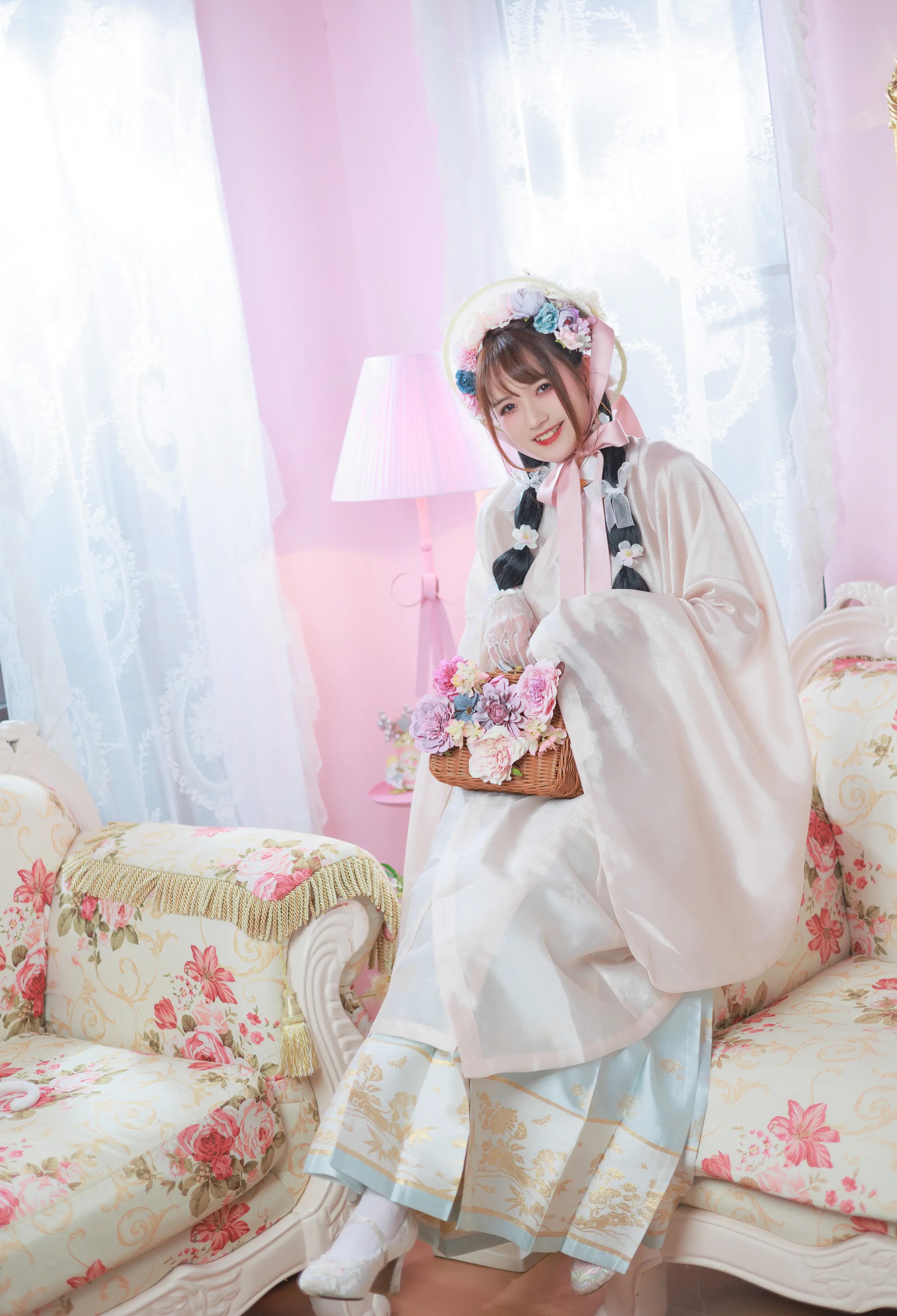 颜值博主_兔子Zzz不吃胡萝卜_No.067 &ndash; 明公主的茶会 主题写真 [35P]Xiuren秀人写真高清美女套图写真下载-看套图看套图