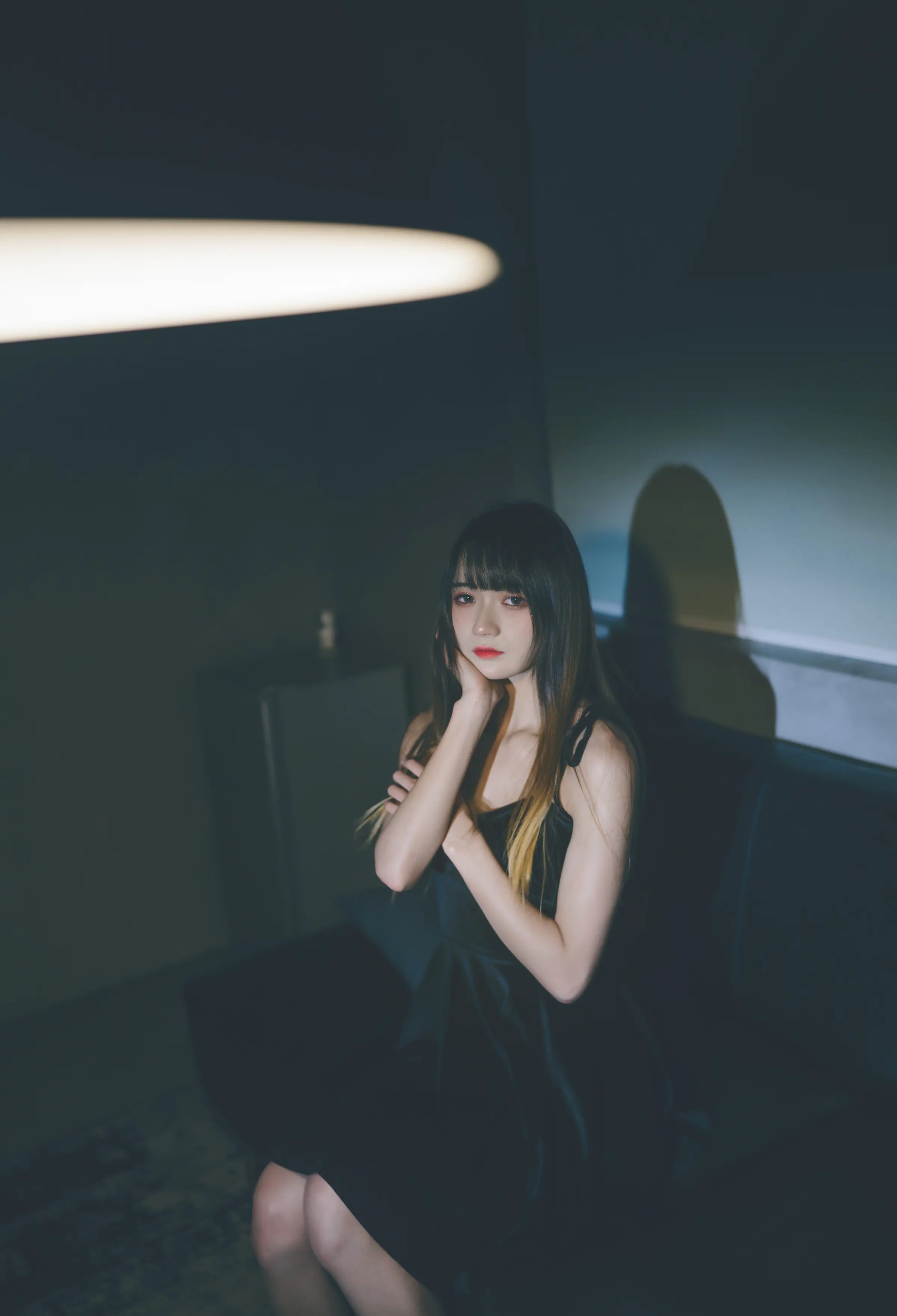 颜值博主_兔子Zzz不吃胡萝卜_No.076 &ndash; 煎熬 主题写真 [22P]Xiuren秀人写真高清美女套图写真下载-看套图看套图