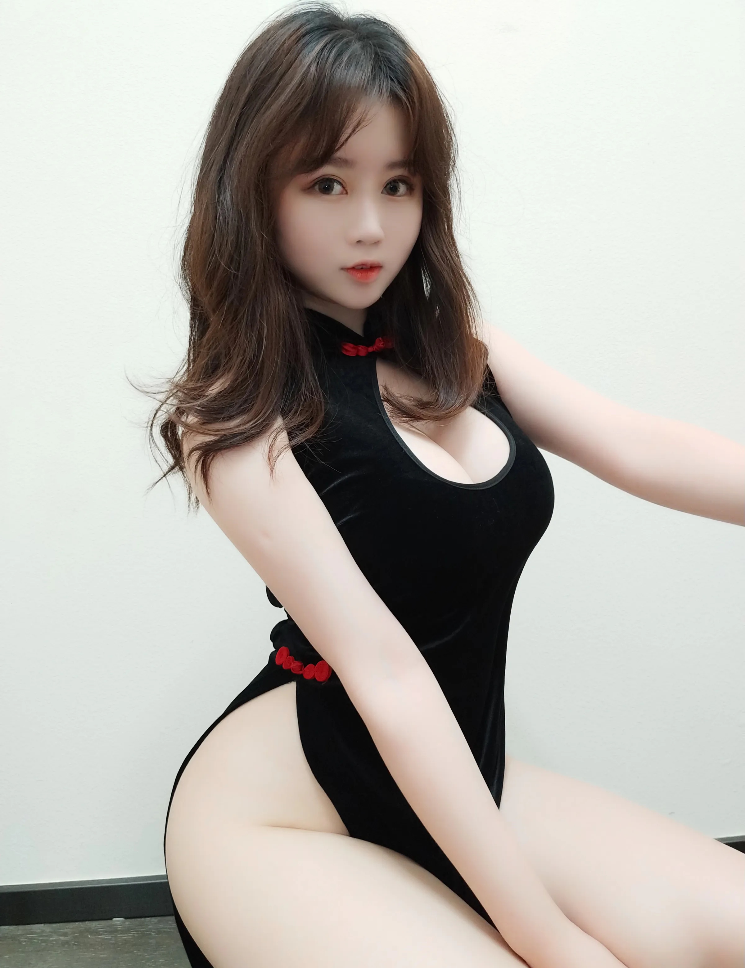 图片[5]-Coser美女_是依酱吖_No.077 黑色旗袍 主题写真 [25P]-Coser网络美女论坛-免费套图-看套图