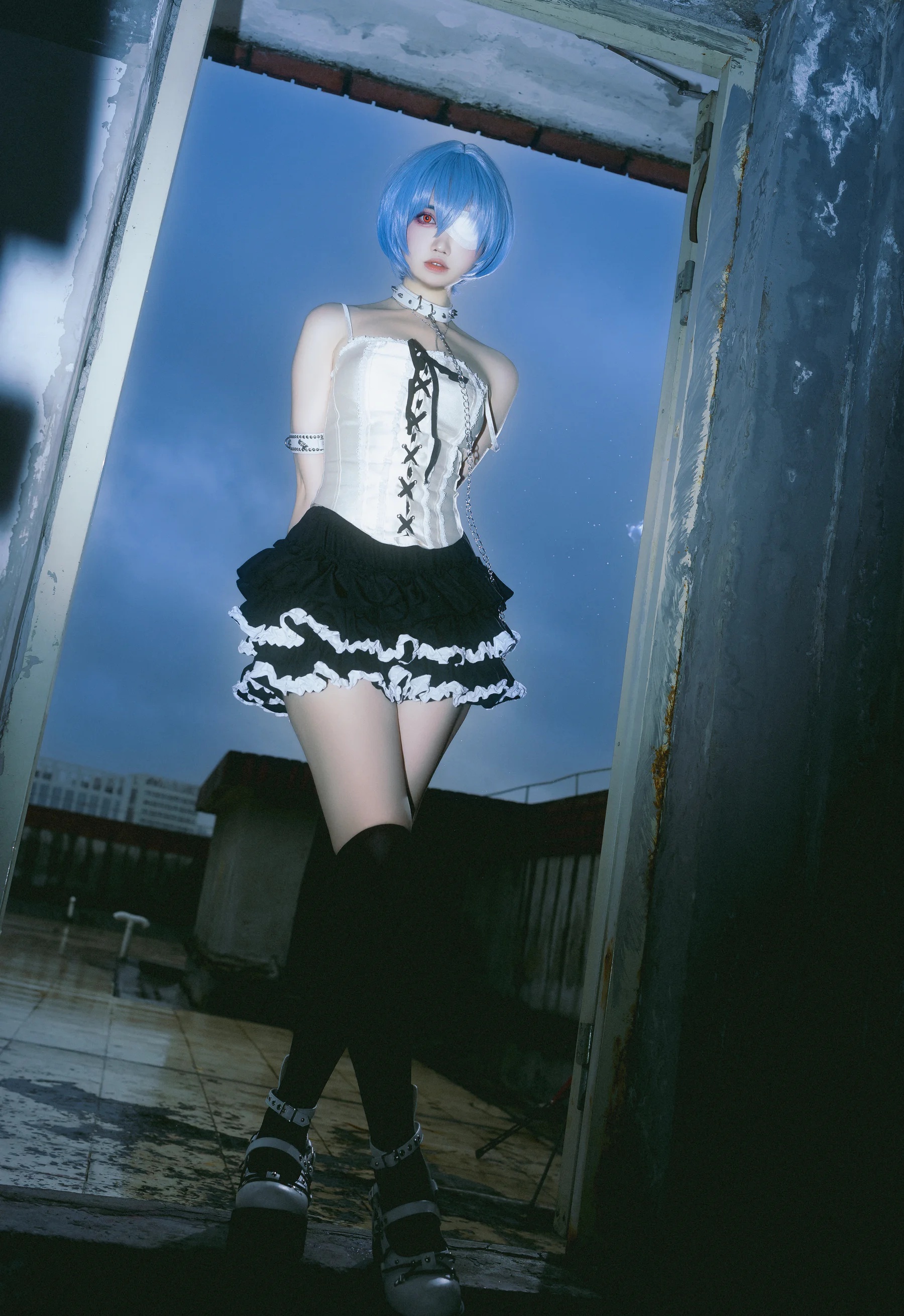 Coser美女_洛桑w伊梓_No.014 &ndash; 雨后天台 主题写真 [35P]-看套图