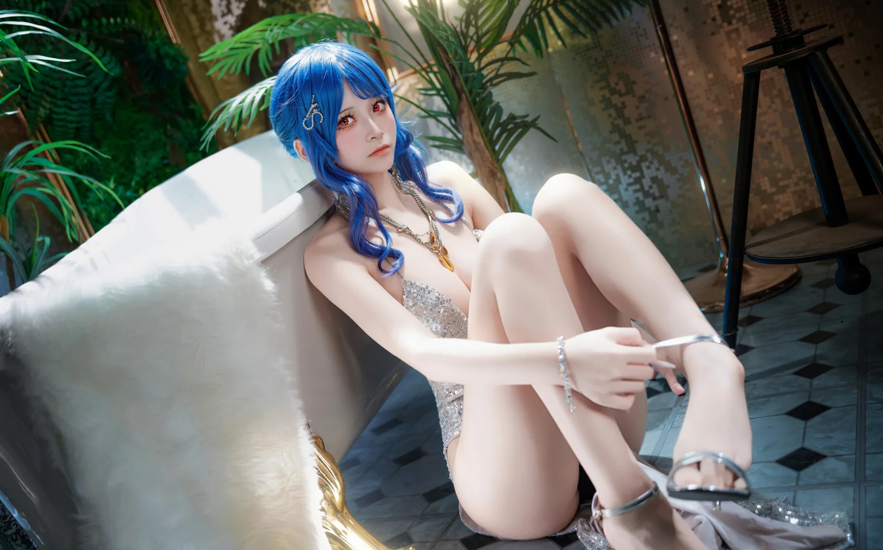 人气Coser美女_九柒喵_No.004 圣路易斯 Luxury Handle 主题写真 [10P]Xiuren秀人写真高清美女套图写真下载-看套图看套图