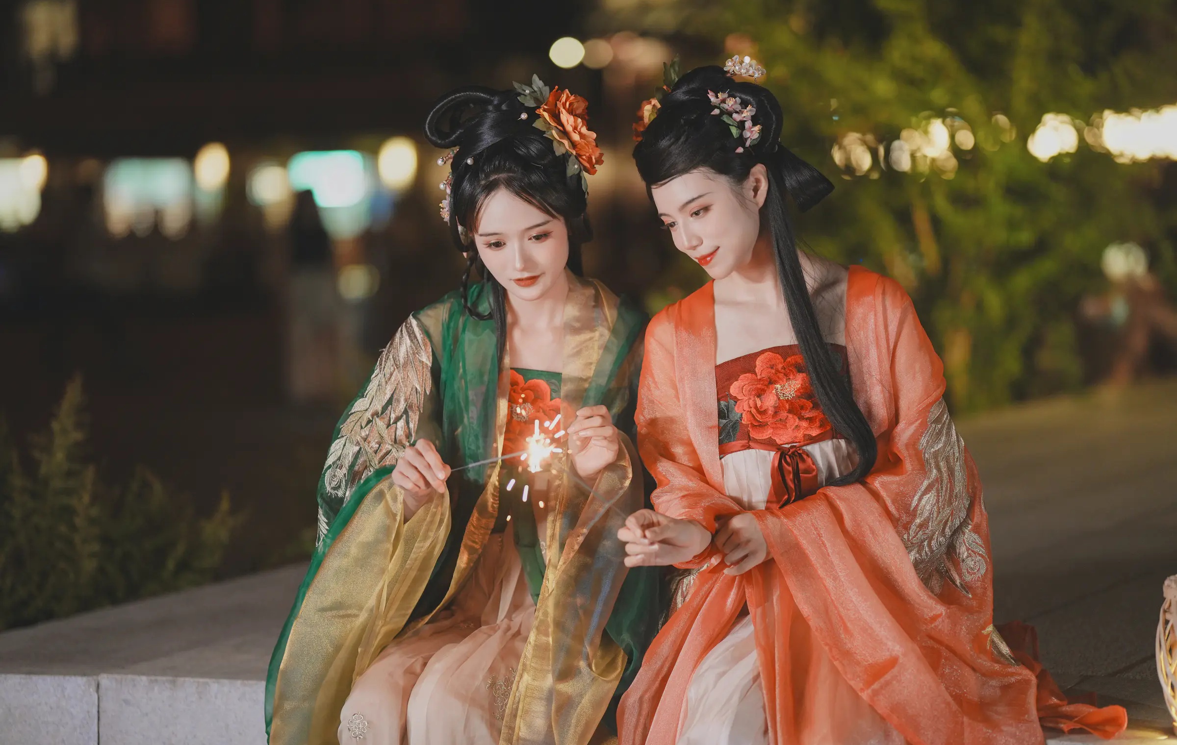 颜值博主_兔子Zzz不吃胡萝卜_No.137 &ndash; 夜游灯会 主题写真 [33P]Xiuren秀人写真高清美女套图写真下载-看套图看套图
