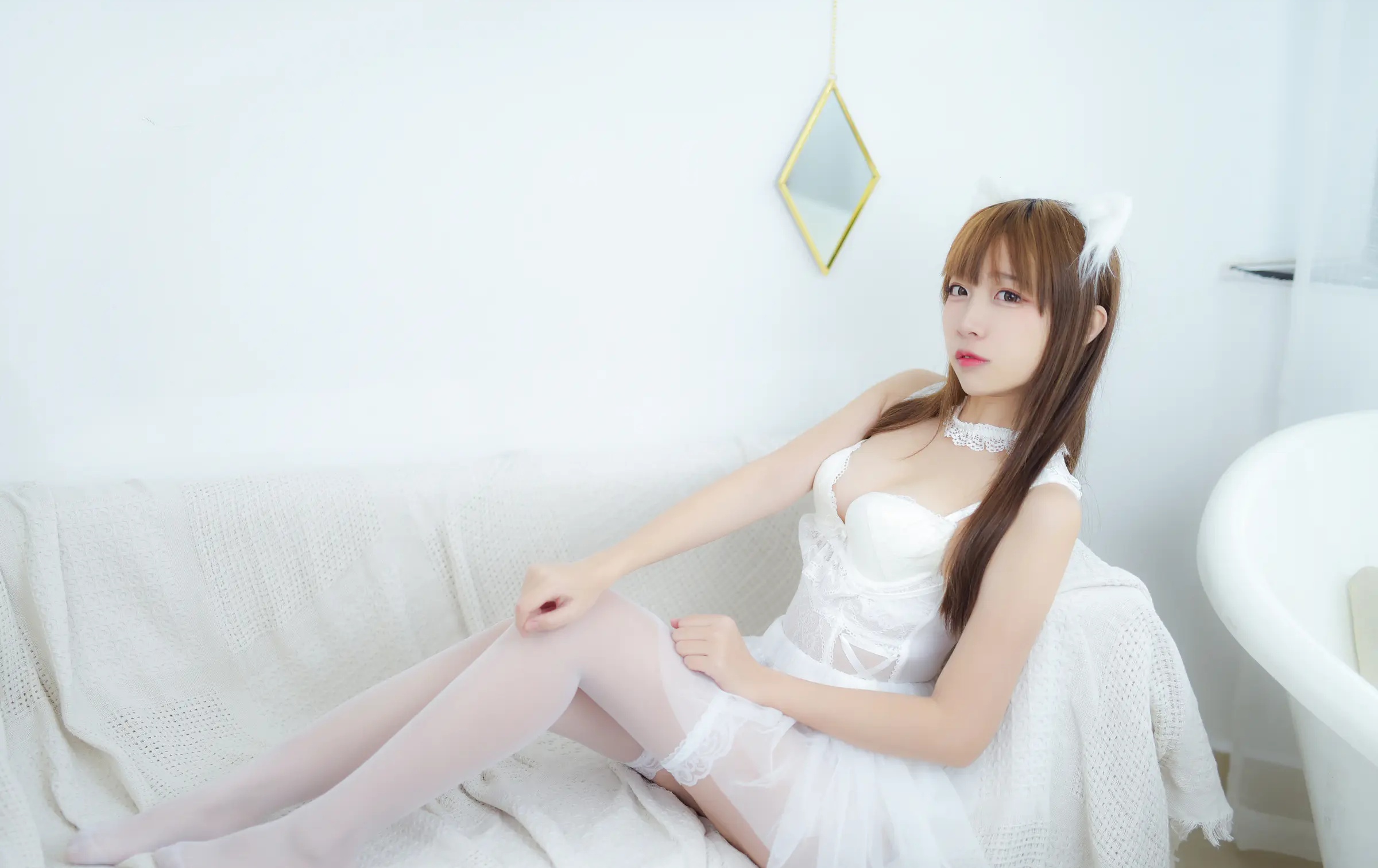 Coser美女_二佐nisa_No.098 &ndash; 白婚纱 主题写真 [28P]-看套图
