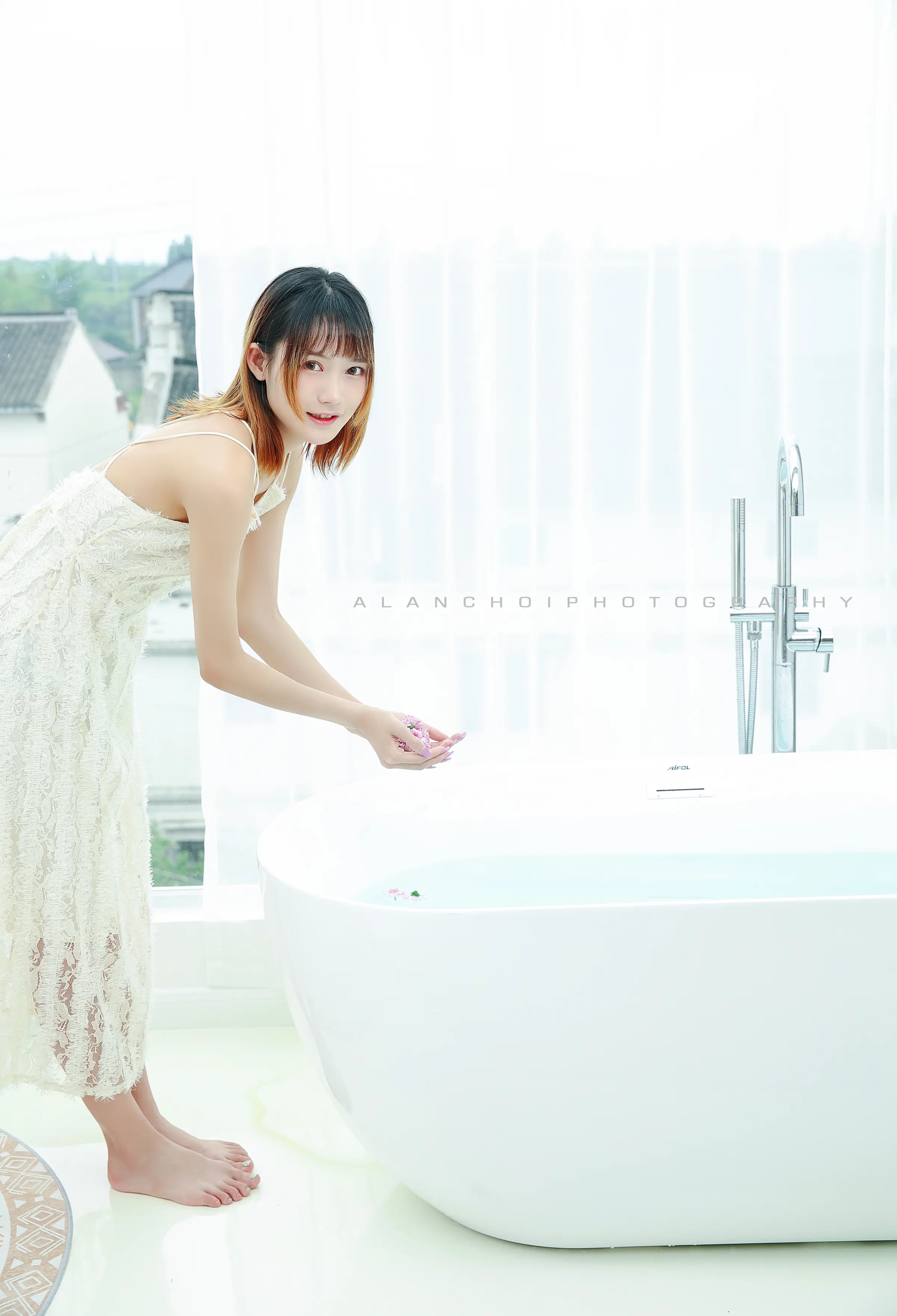 颜值博主_兔子Zzz不吃胡萝卜_No.131 &ndash; 浴缸唯美-愛倫出品 [12P]-看套图