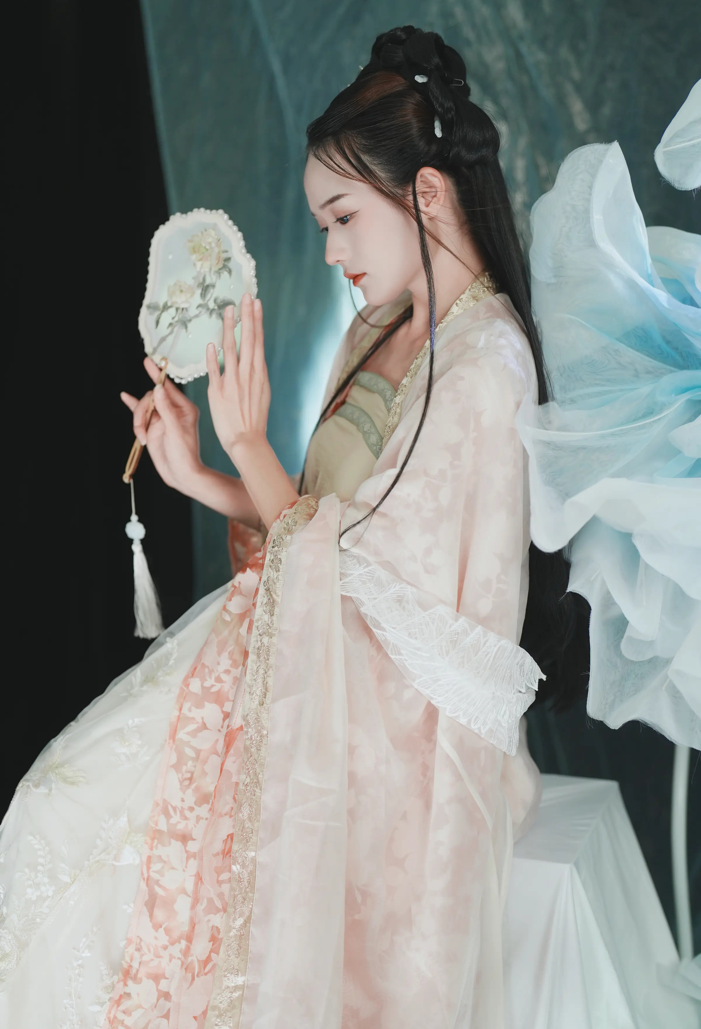 颜值博主_兔子Zzz不吃胡萝卜_No.142 &ndash; 寄明月 主题写真 [38P]-看套图
