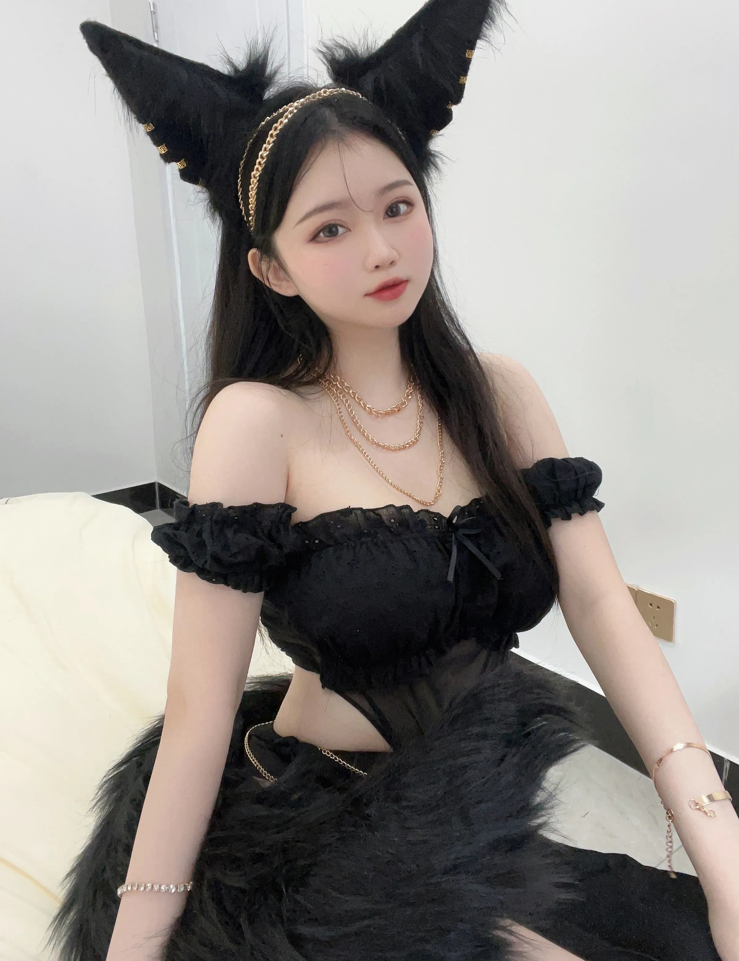 Coser美女_是依酱吖_No.065 黑狼 主题写真 [34P]-看套图