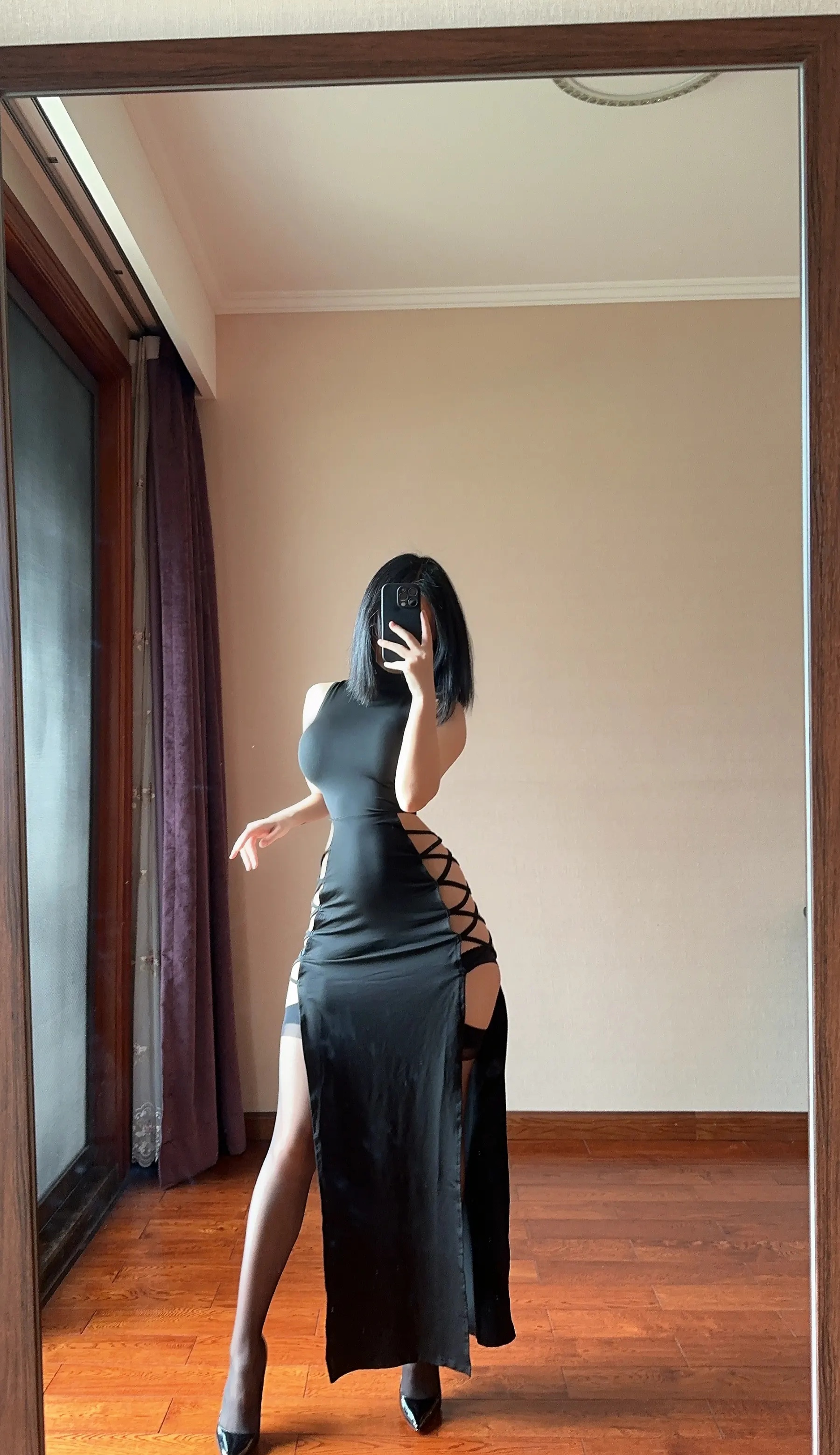 健身达人_俏妞QiaoniuTT_No.128 &ndash; 国风黑丝开叉旗袍 [30P]-看套图