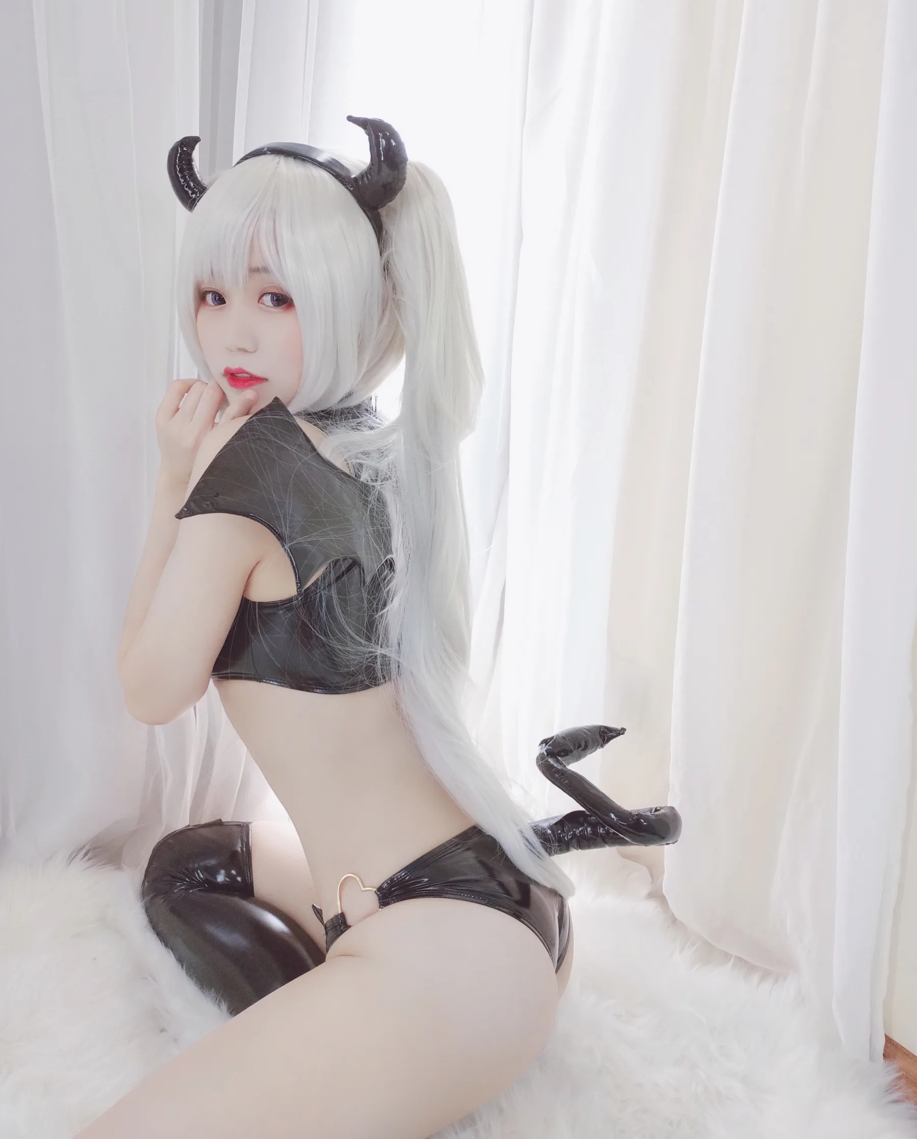 二次元博主_小仓千代w_No.006 魅魔2 主题写真 [24P]Xiuren秀人写真高清美女套图写真下载-看套图看套图