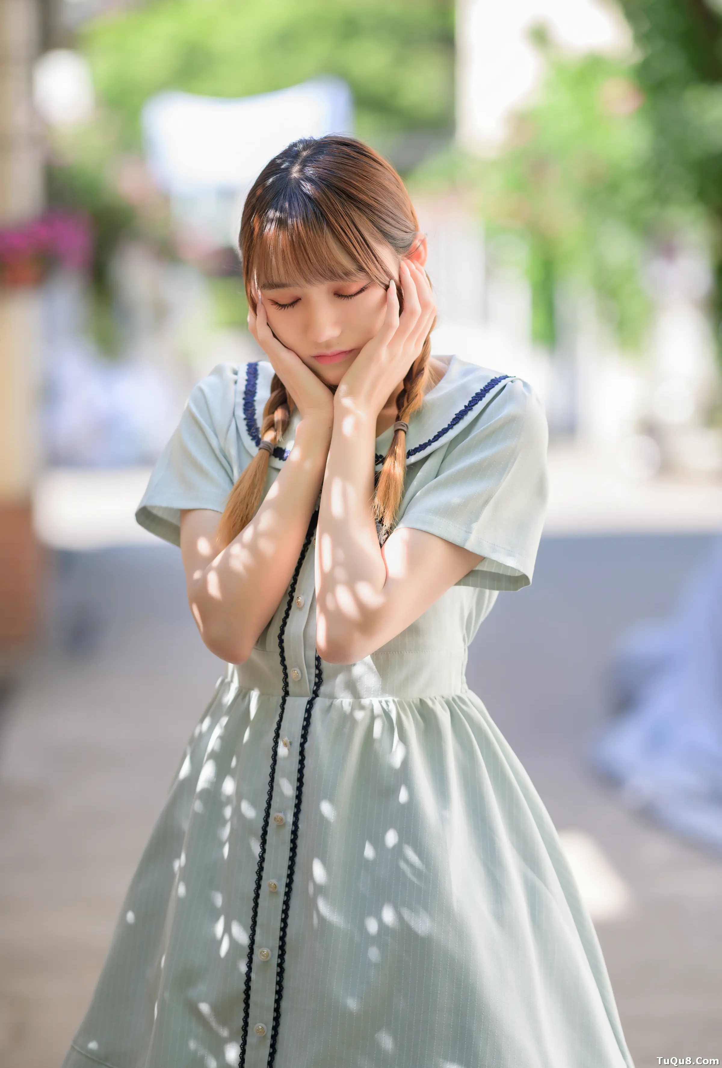 颜值博主_兔子Zzz不吃胡萝卜_No.043 &ndash; 家门口的小幸运 [32P]Xiuren秀人写真高清美女套图写真下载-看套图看套图