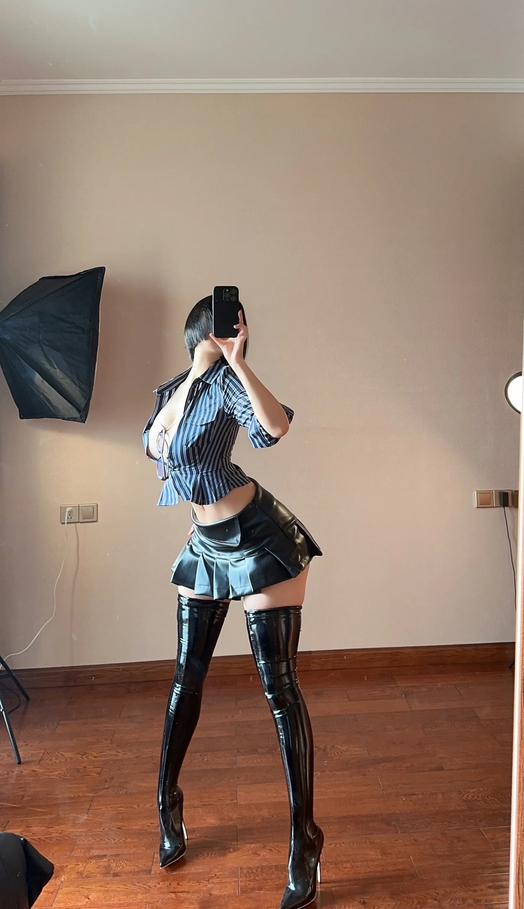 图片[5]Xiuren秀人写真高清美女套图写真下载-看套图健身达人_俏妞QiaoniuTT_No.107 &ndash; 战神皮靴 [16P]Xiuren秀人写真高清美女套图写真下载-看套图Coser网络美女论坛Xiuren秀人写真高清美女套图写真下载-看套图免费套图Xiuren秀人写真高清美女套图写真下载-看套图看套图