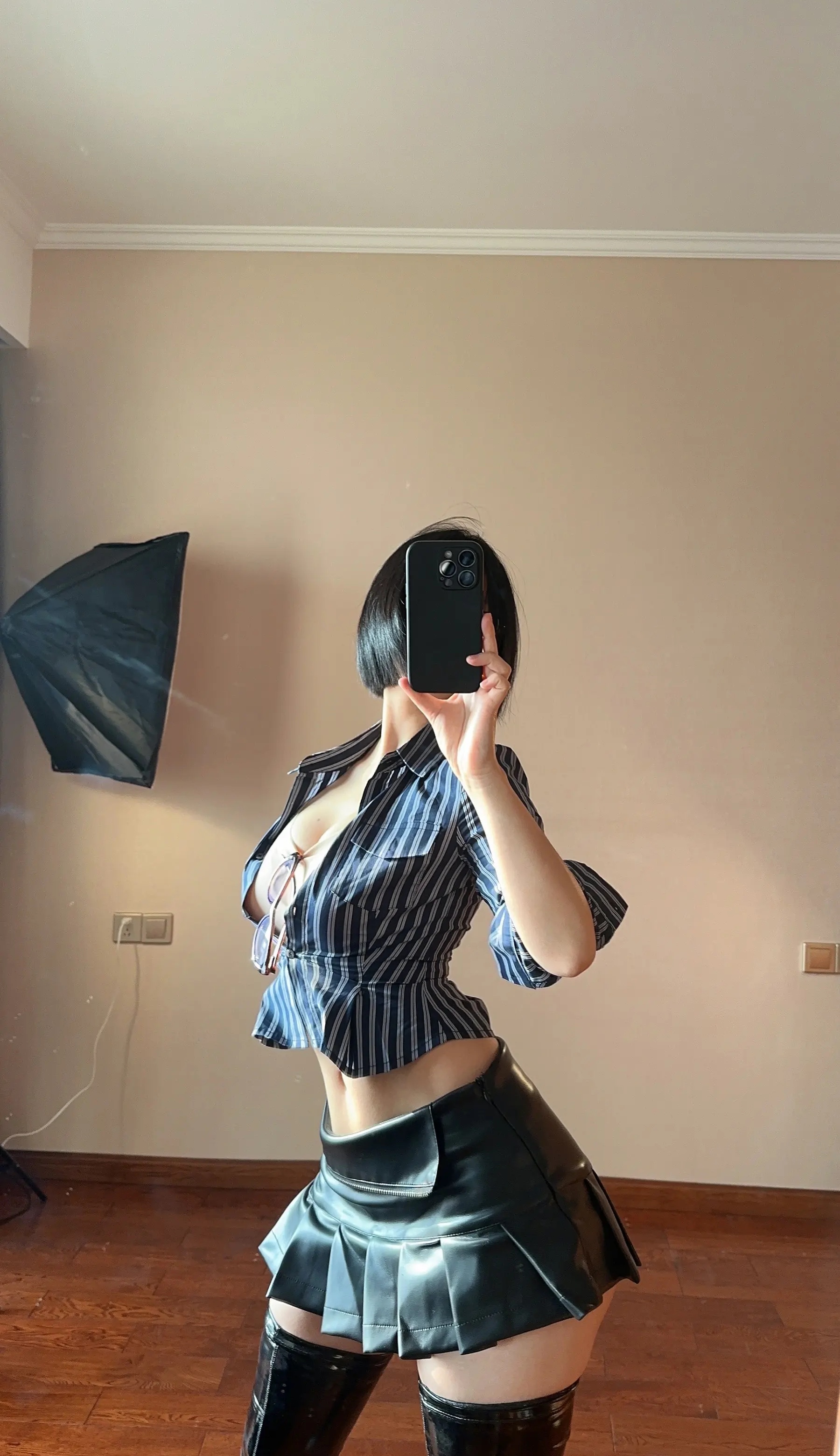 健身达人_俏妞QiaoniuTT_No.107 &ndash; 战神皮靴 [16P]Xiuren秀人写真高清美女套图写真下载-看套图看套图