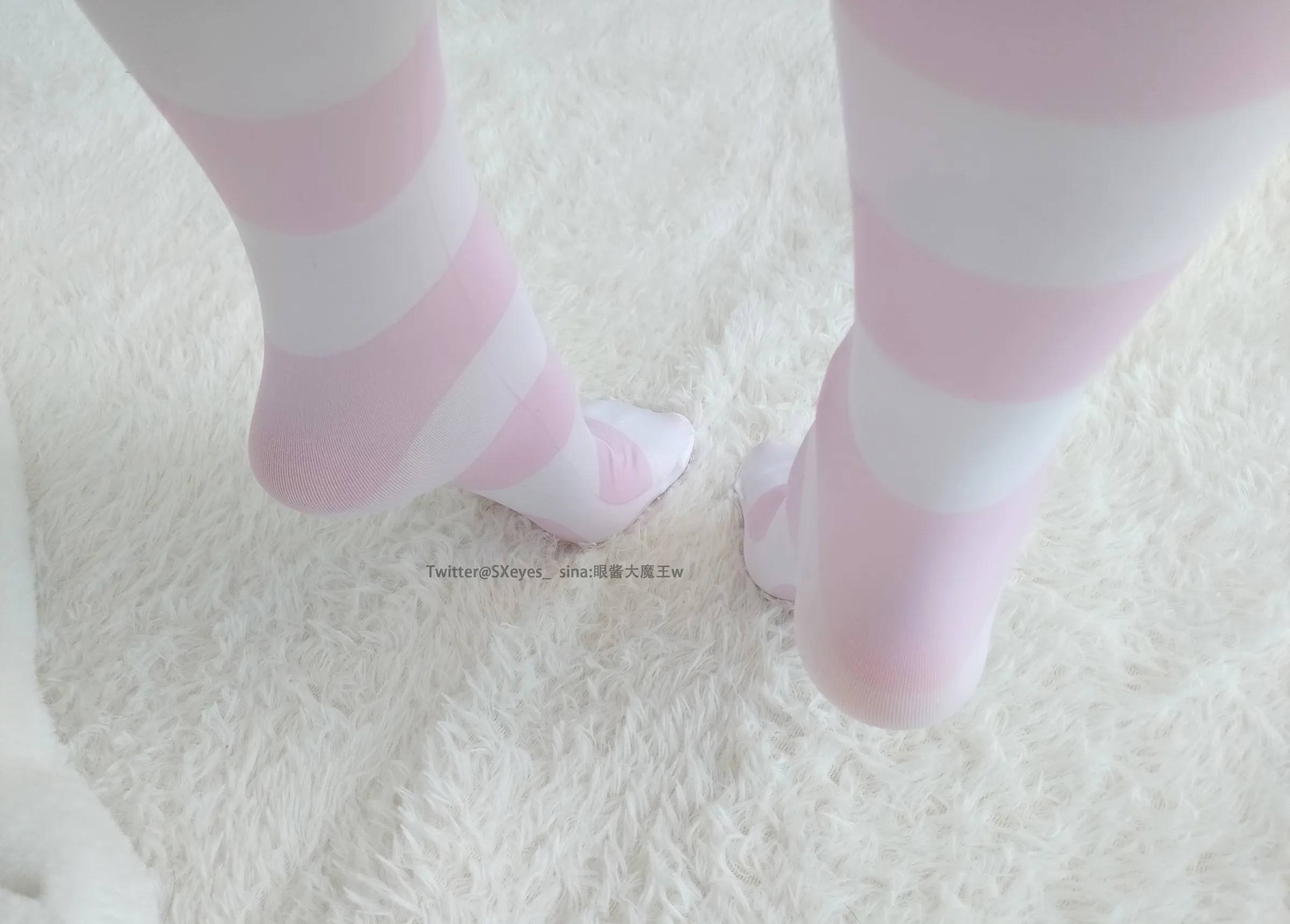 Coser美女_眼酱大魔王w_No.040 &ndash; 粉色条纹袜 主题写真 [21P]Xiuren秀人写真高清美女套图写真下载-看套图看套图