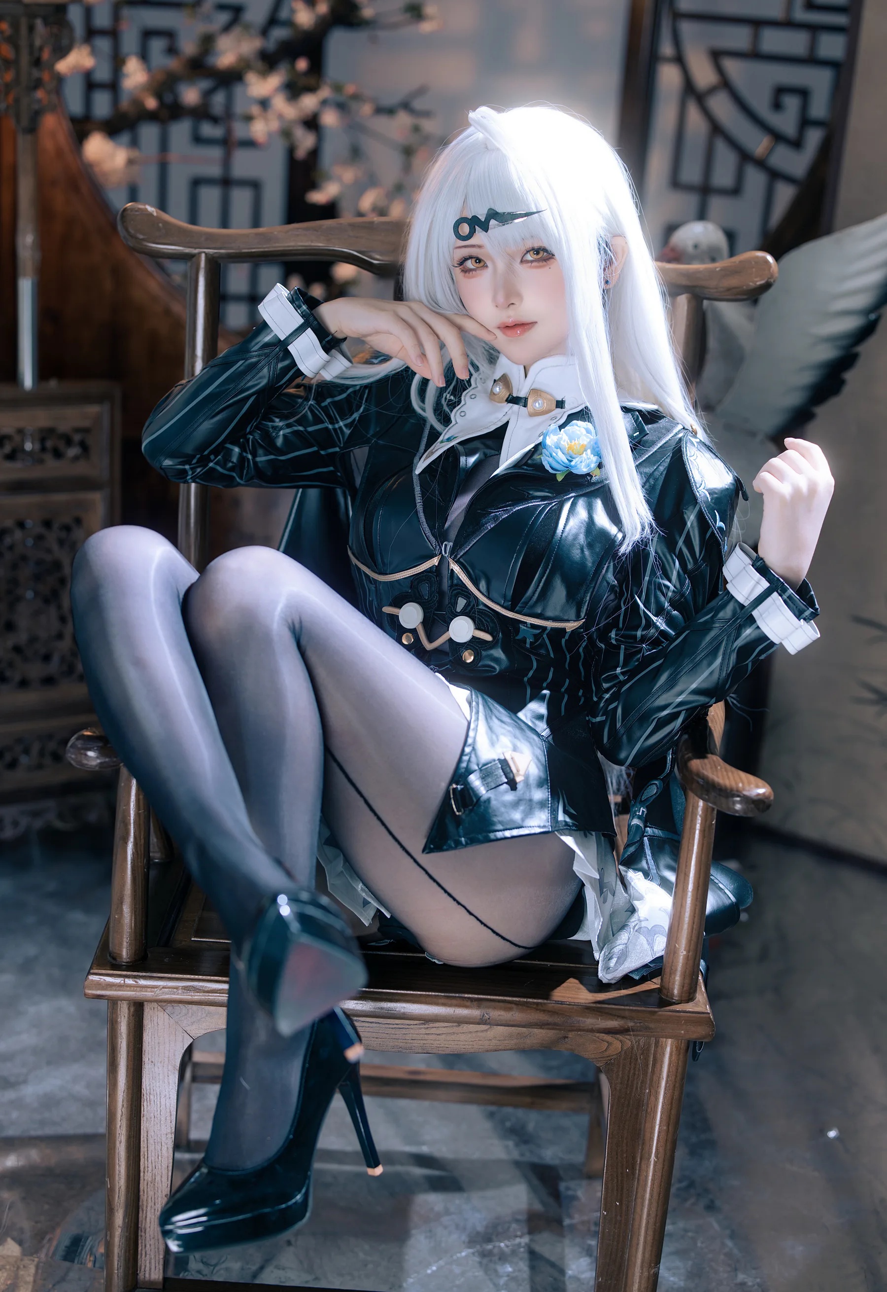 动漫博主_屿鱼Yukako_No.062 &ndash; 仪玄 墨形影踪 主题写真 [50P]Xiuren秀人写真高清美女套图写真下载-看套图看套图