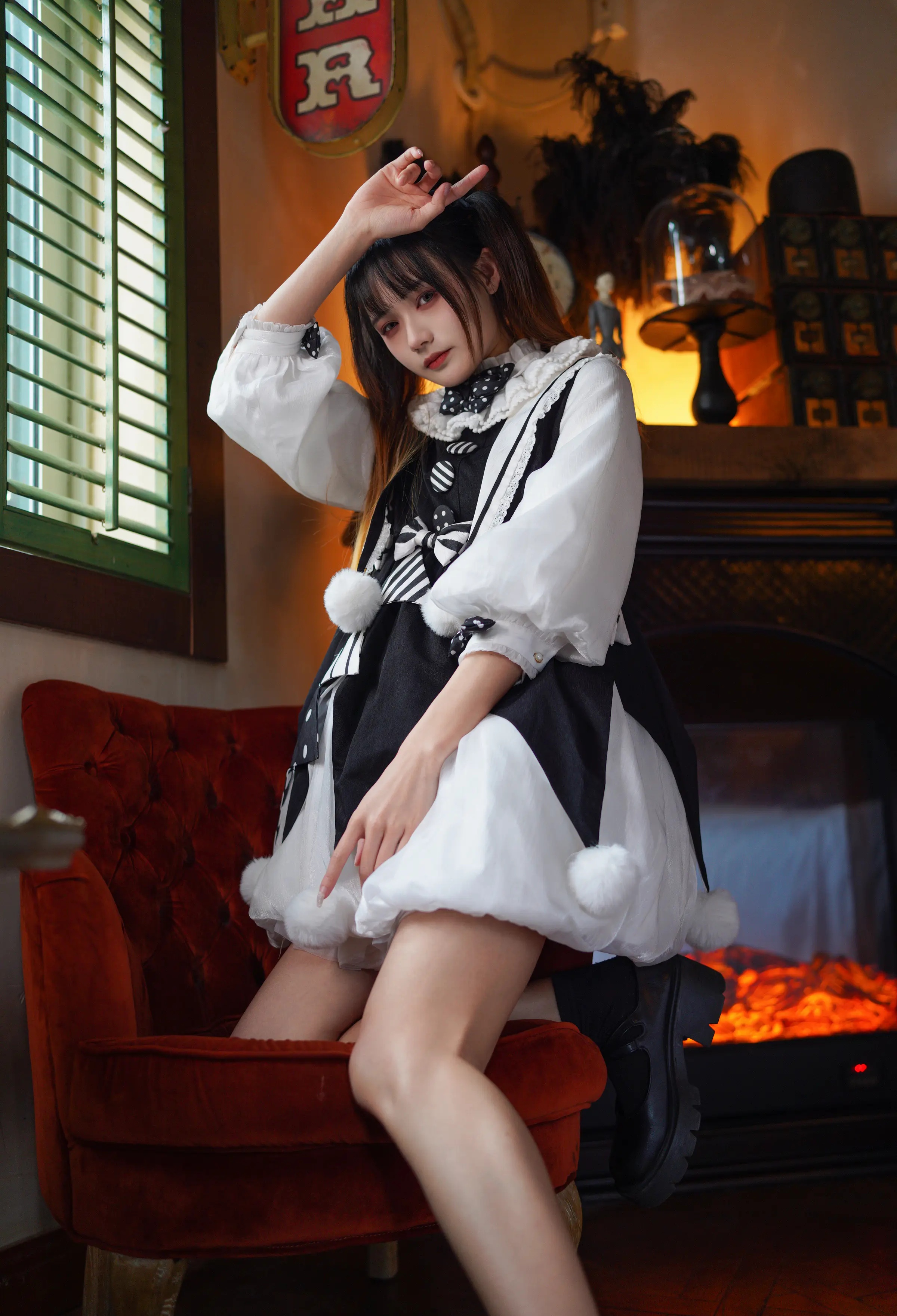 颜值博主_兔子Zzz不吃胡萝卜_No.140 &ndash; 怪盗魔术师 主题写真 [31P]Xiuren秀人写真高清美女套图写真下载-看套图看套图