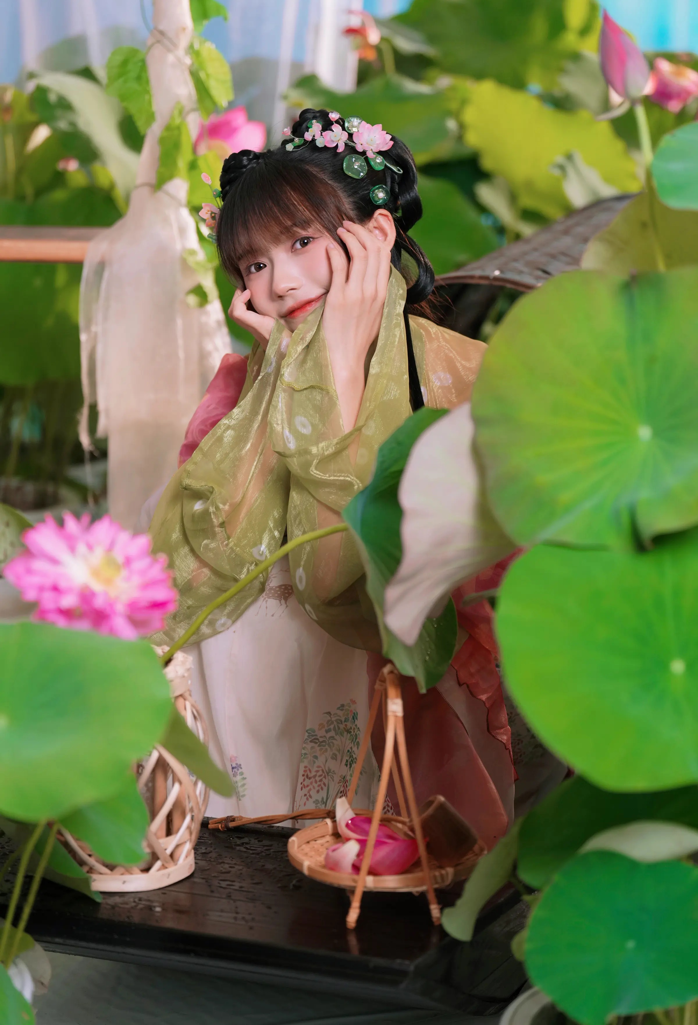 颜值博主_兔子Zzz不吃胡萝卜_No.112 &ndash; 浮香花谷 主题写真 [54P]Xiuren秀人写真高清美女套图写真下载-看套图看套图