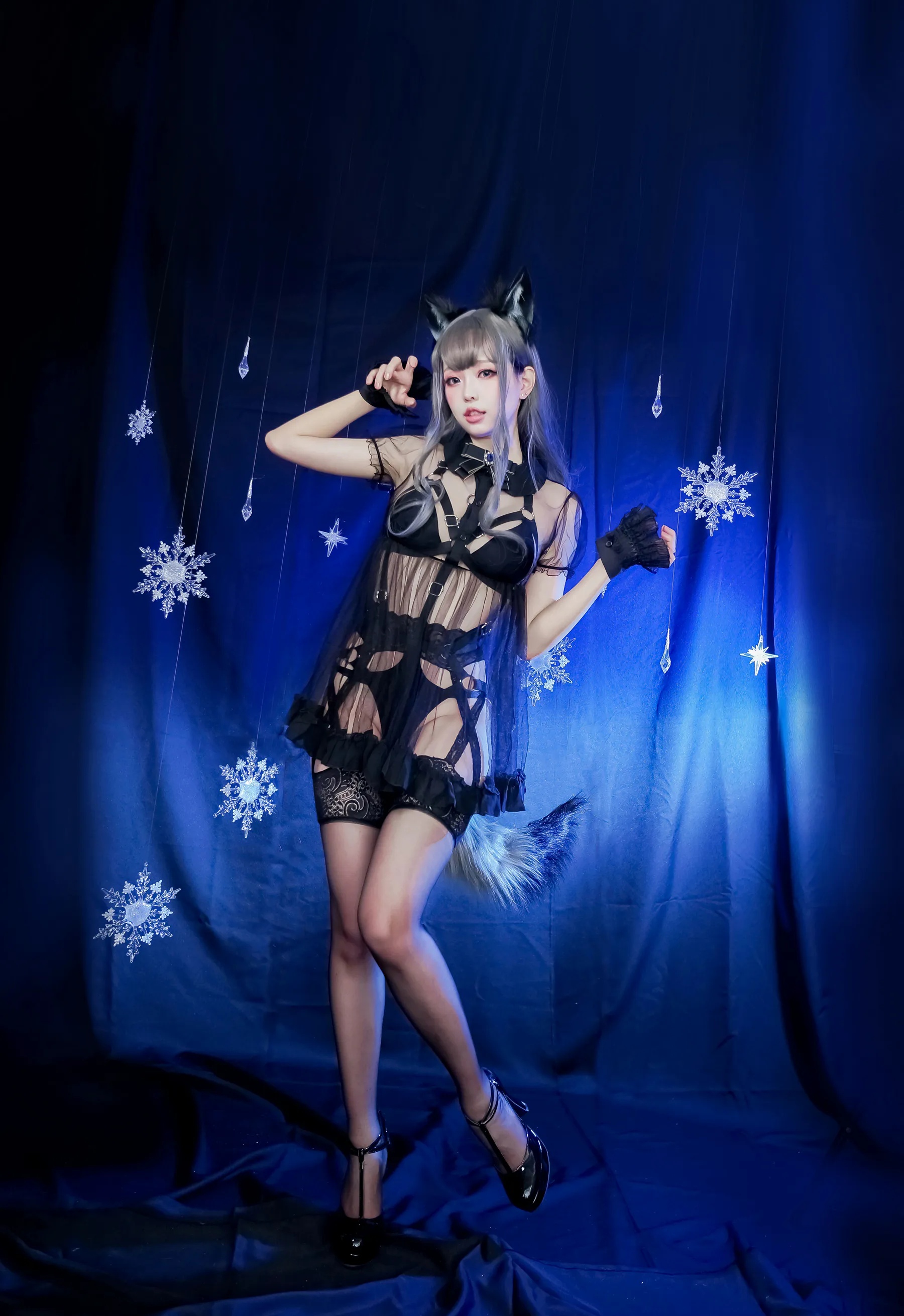 Coser妹子_ElyEE子_No.050 灰太狼-黑色透视 主题写真 [33P]Xiuren秀人写真高清美女套图写真下载-看套图看套图