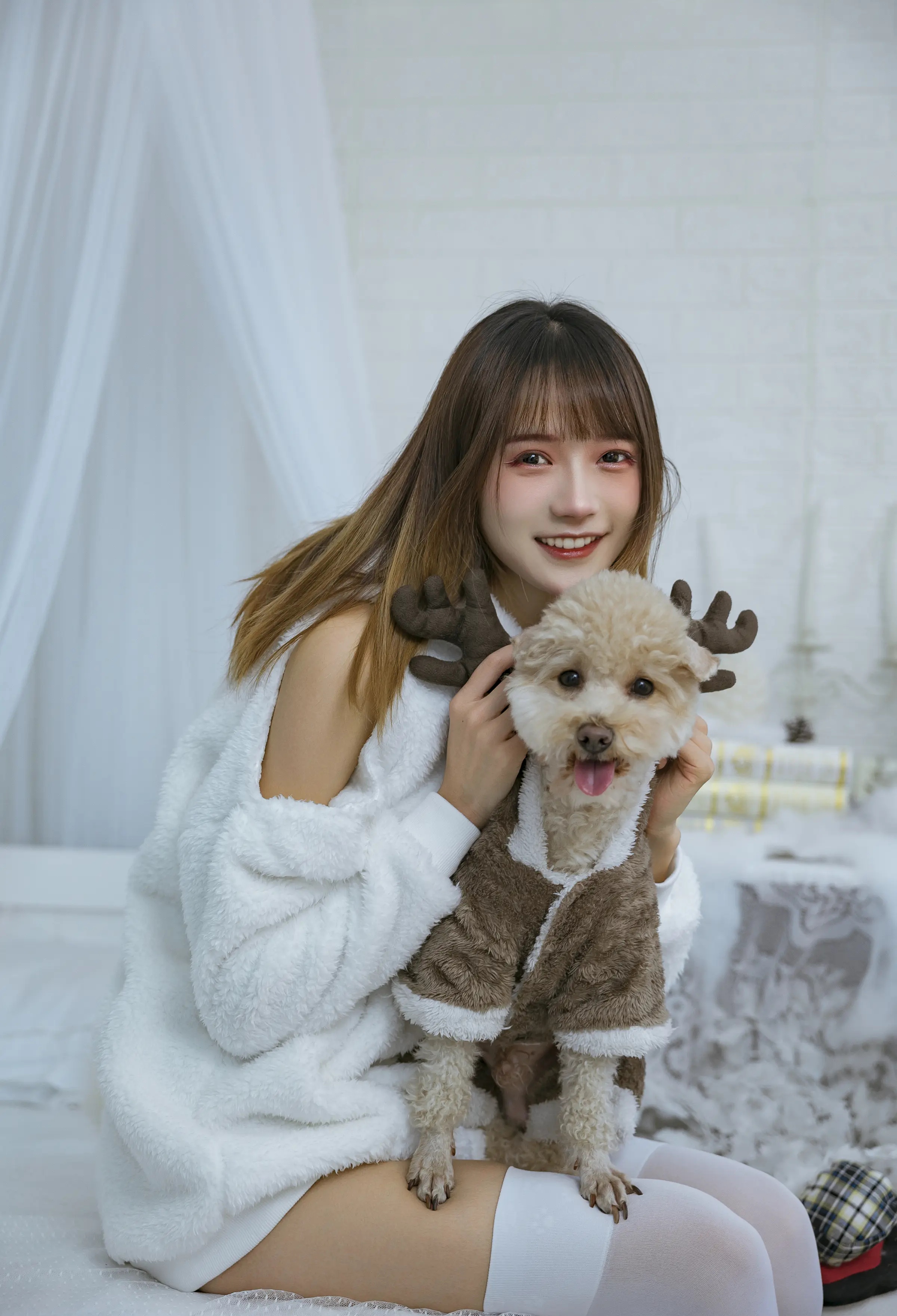 颜值博主_兔子Zzz不吃胡萝卜_No.116 &ndash; 温馨少女与宠物们 [23P]-看套图