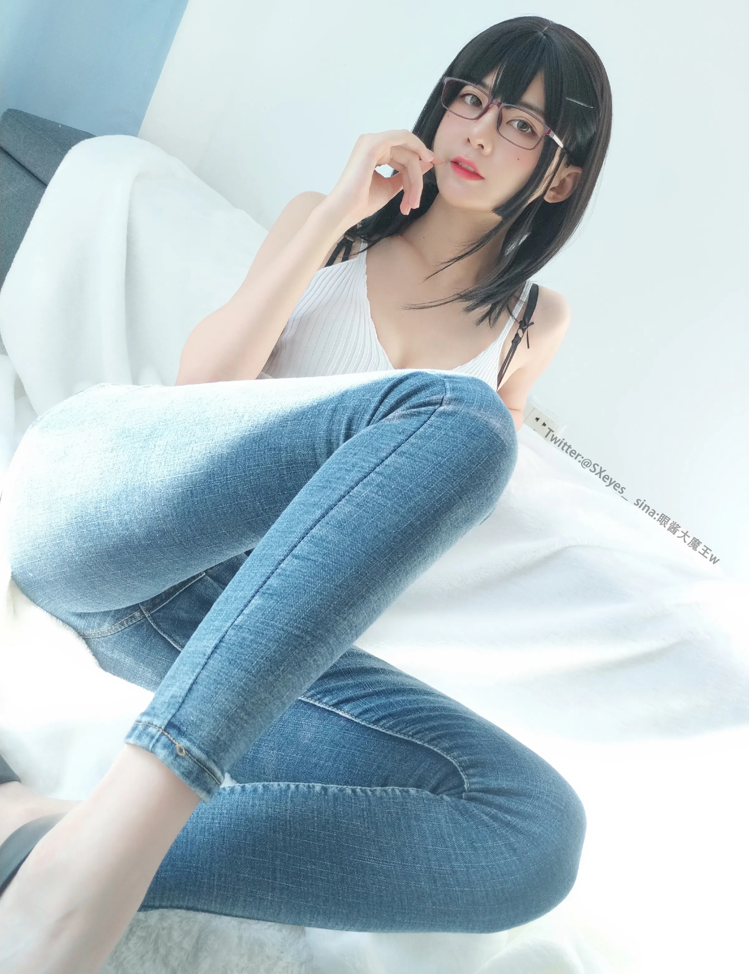 Coser美女_眼酱大魔王w_No.053 &ndash; 牛仔裤 主题写真 [32P]Xiuren秀人写真高清美女套图写真下载-看套图看套图