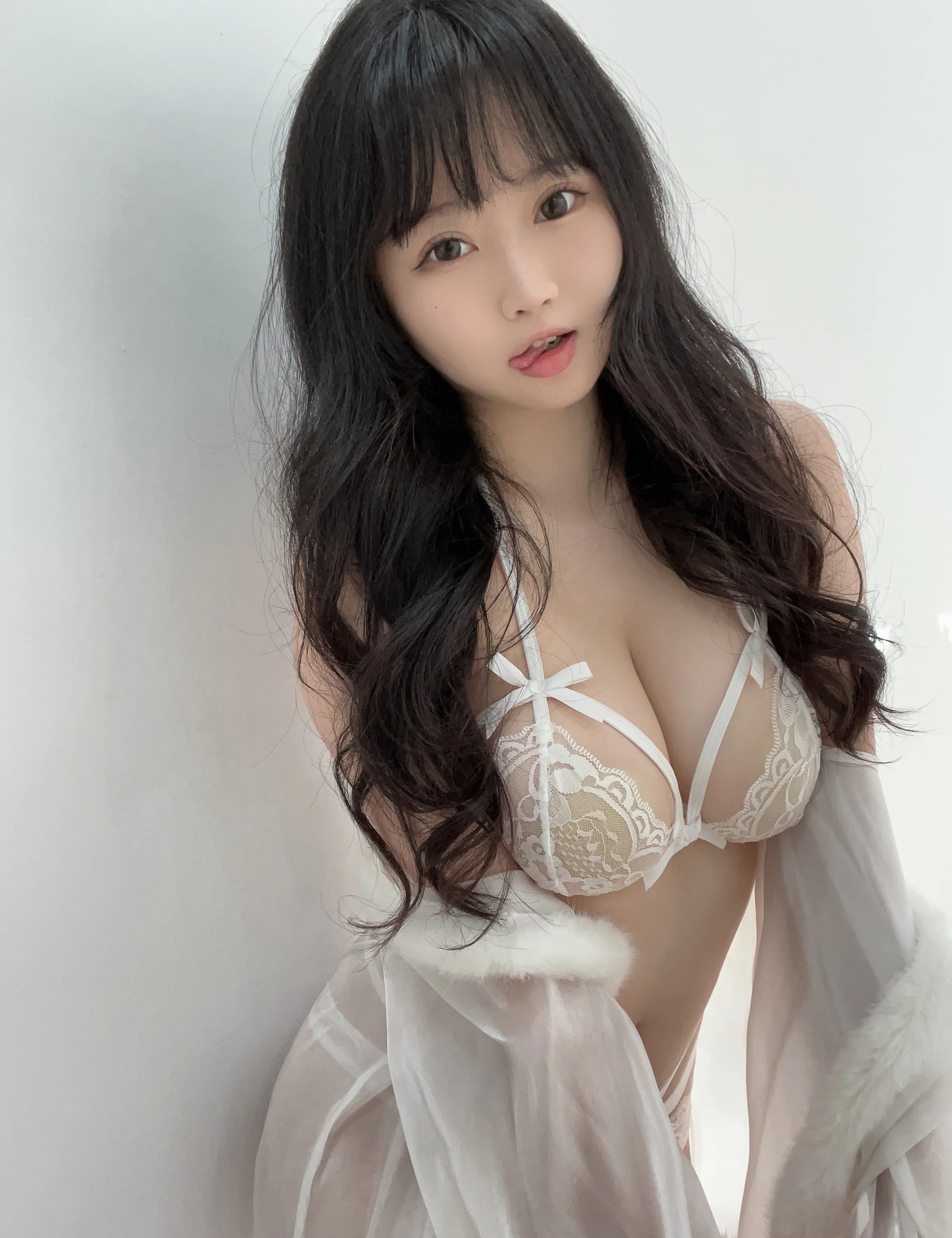 Coser美女_是依酱吖_No.060 生日礼 主题写真 [30P]-看套图