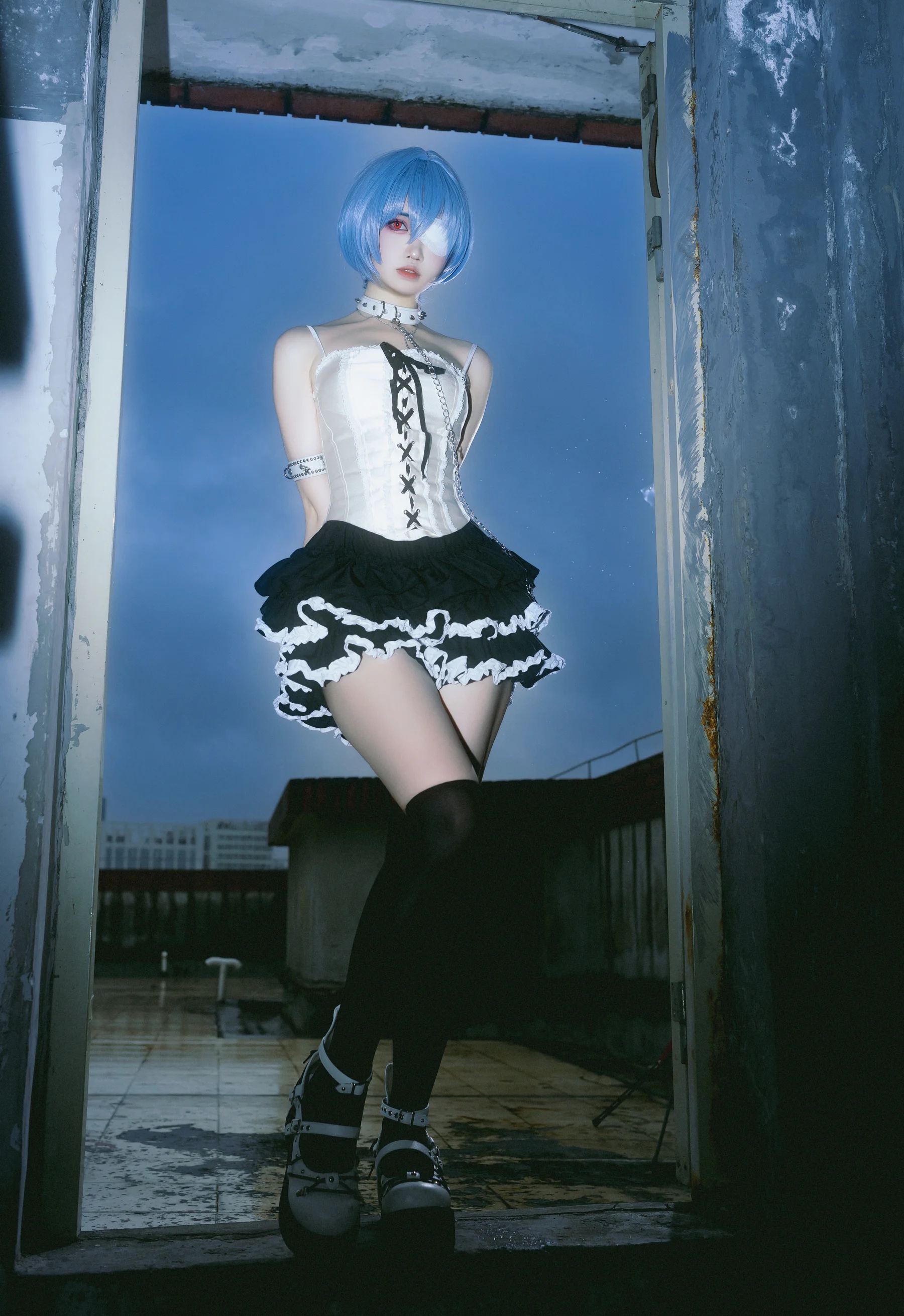 Coser美女_洛桑w伊梓_No.014 &ndash; 雨后天台 主题写真 [35P]-看套图