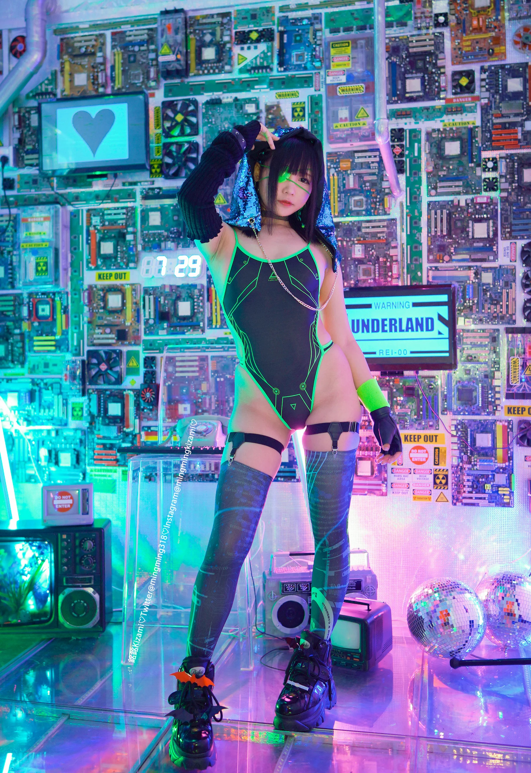 动漫博主_铭铭Kizami_No.034 &ndash; 霓虹灯下 主题写真 [81P]-看套图