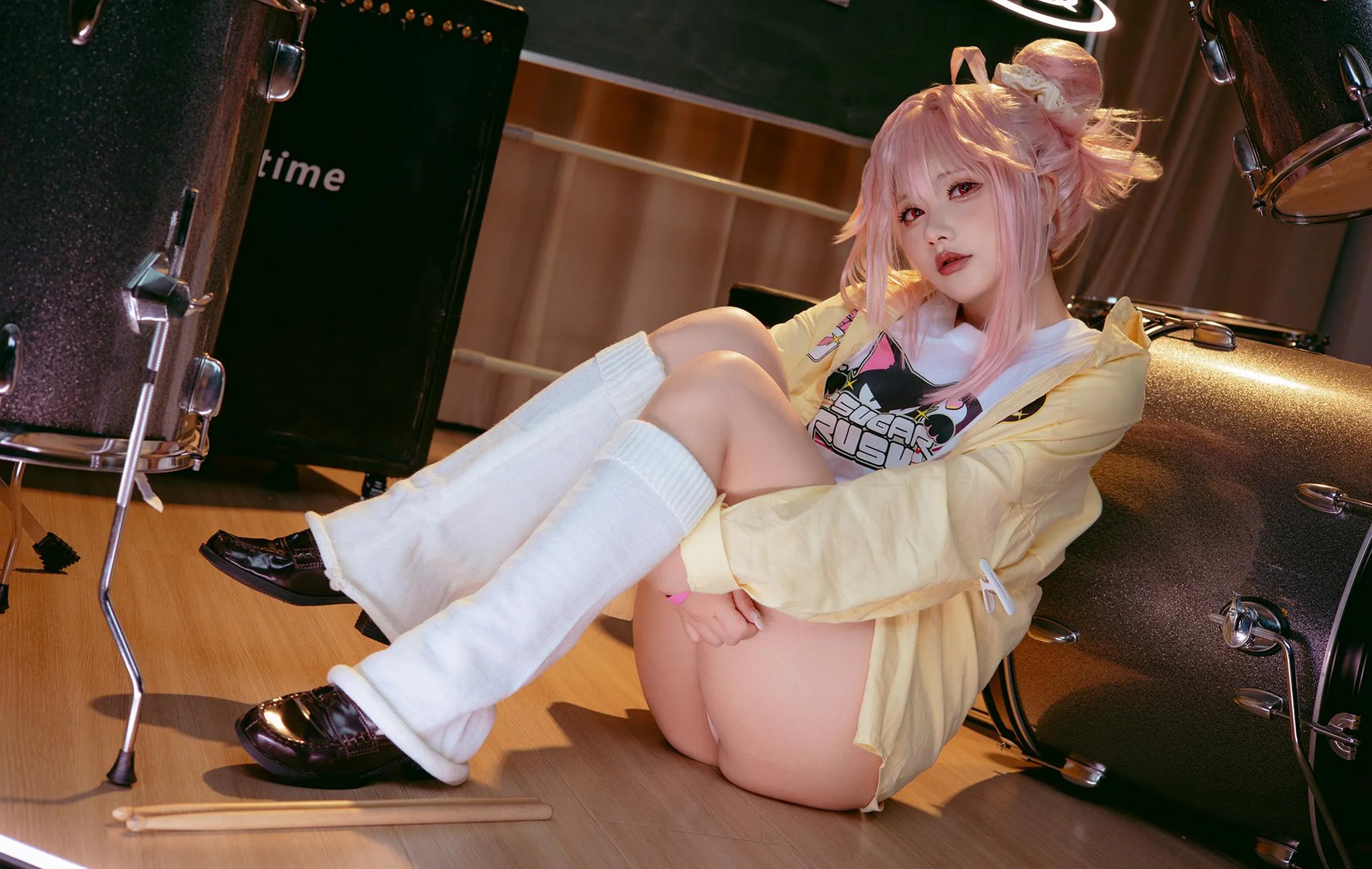 国产Coser美女_是一只熊仔吗_No.032 &ndash; 小夏乐队 主题写真 [50P]-看套图