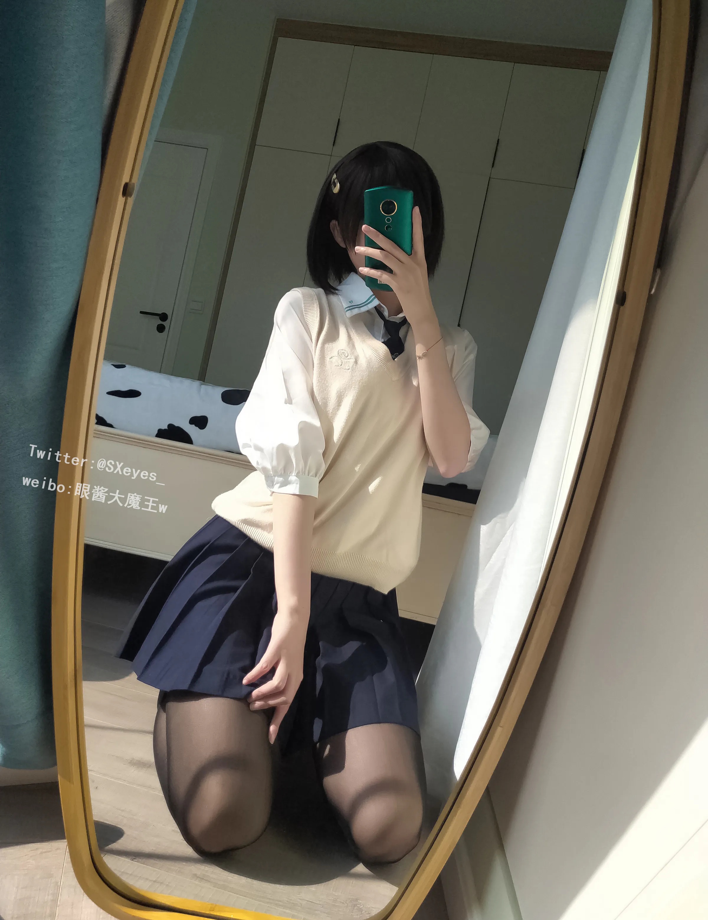 Coser美女_眼酱大魔王w_No.067 &ndash; 小学妹 主题写真 [35P]Xiuren秀人写真高清美女套图写真下载-看套图看套图