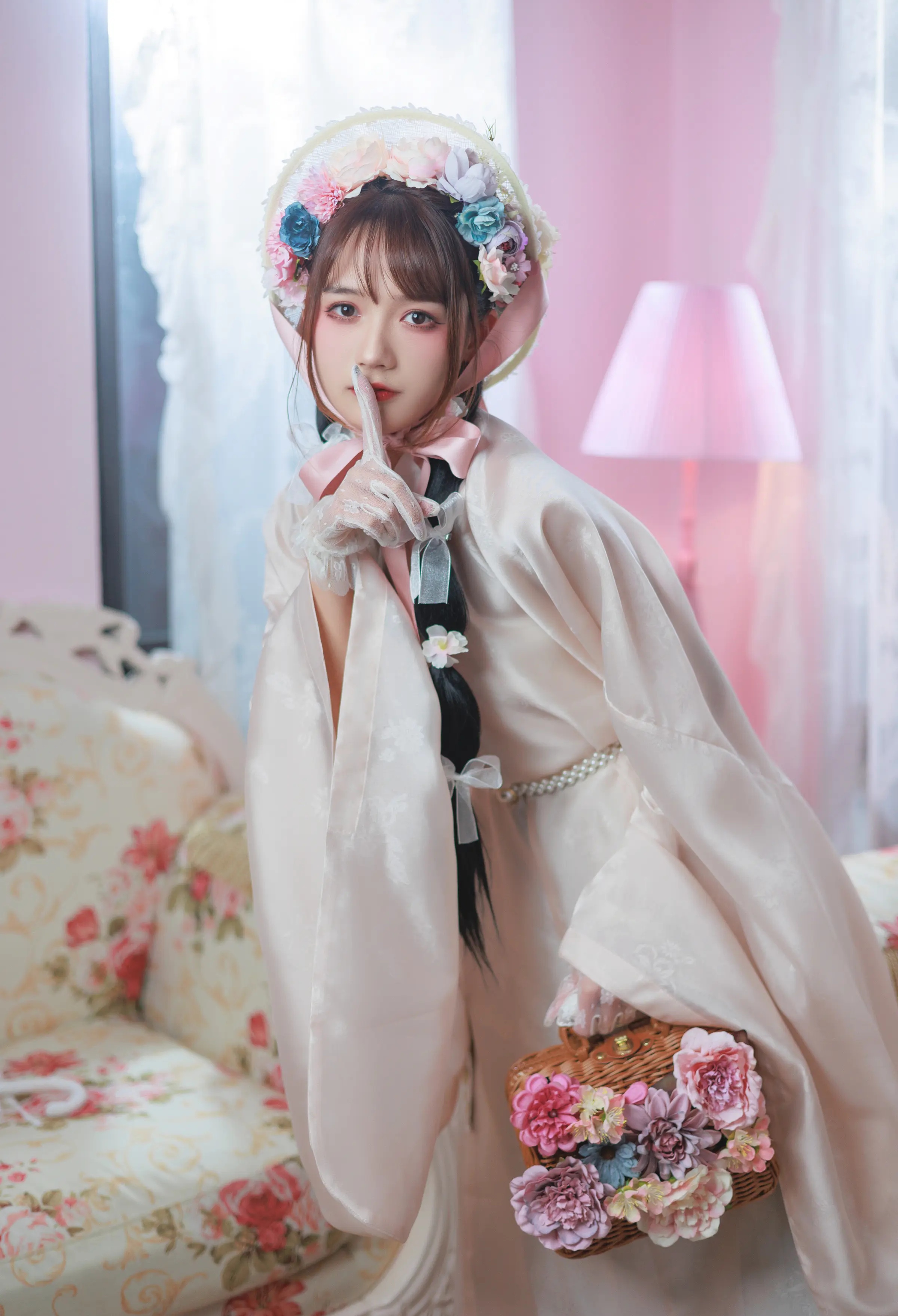 颜值博主_兔子Zzz不吃胡萝卜_No.067 &ndash; 明公主的茶会 主题写真 [35P]Xiuren秀人写真高清美女套图写真下载-看套图看套图