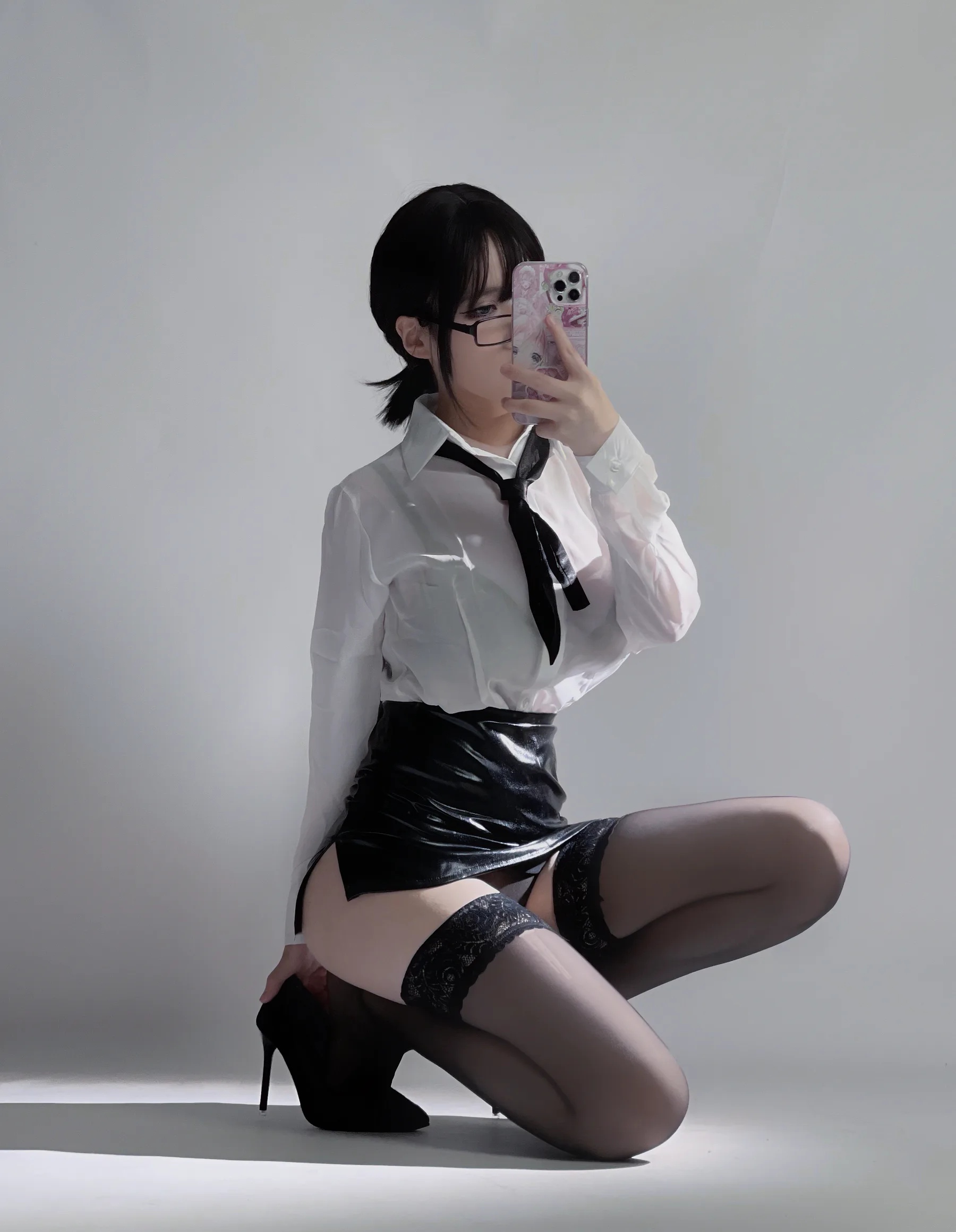 颜值博主_幼愛Youmeko_No.012 &ndash; 黑丝眼镜OL 主题写真 [28P]Xiuren秀人写真高清美女套图写真下载-看套图看套图