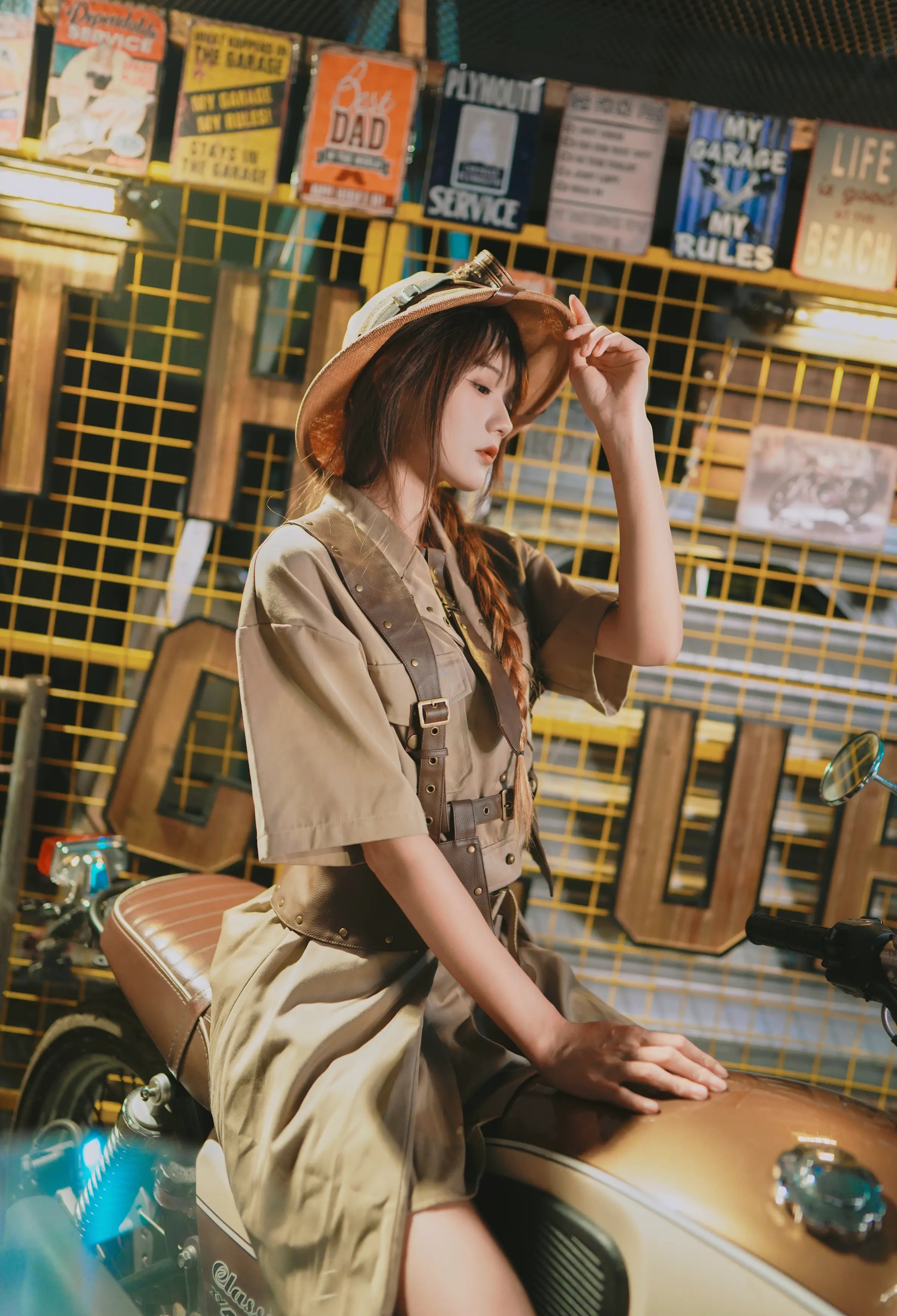 颜值博主_兔子Zzz不吃胡萝卜_No.132 &ndash; 跟我一起探险吧 主题写真 [31P]-看套图