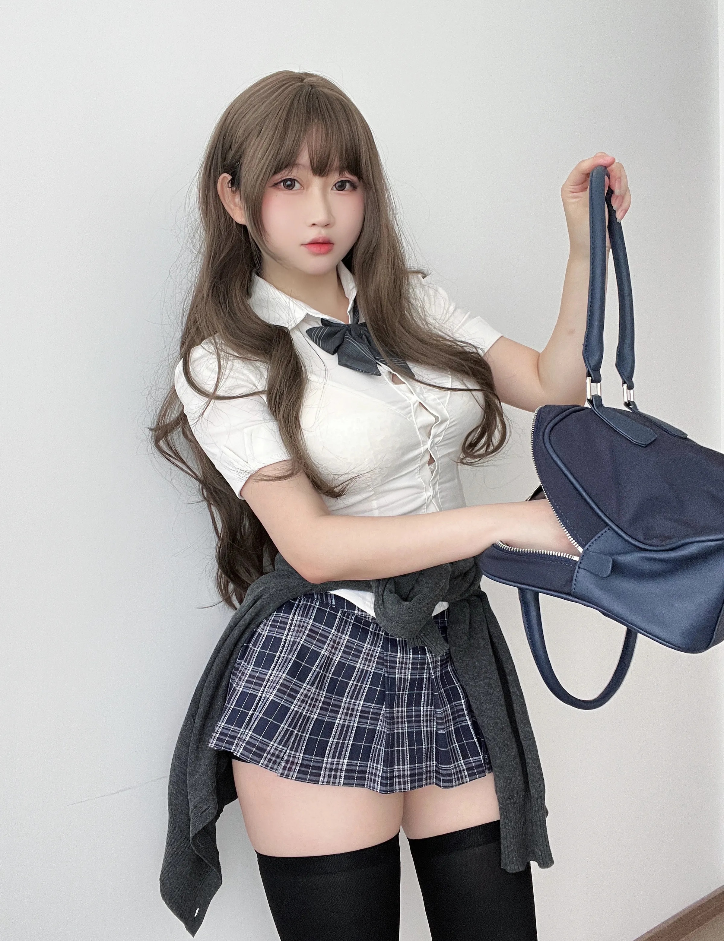 Coser美女_是依酱吖_No.074 学姐的日常 主题写真 [35P]-看套图