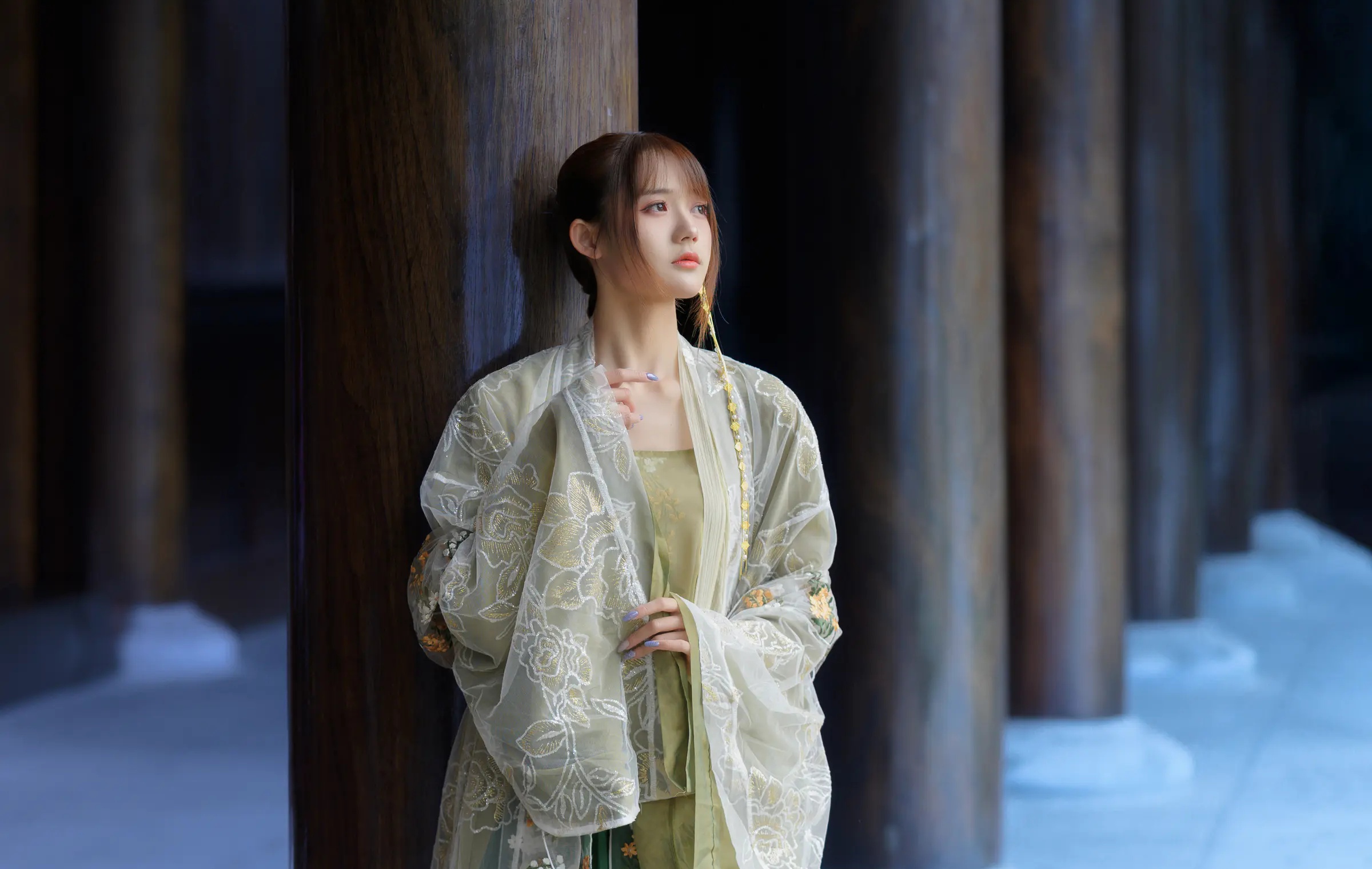 颜值博主_兔子Zzz不吃胡萝卜_No.074 &ndash; 宫墙柳 主题写真 [43P]Xiuren秀人写真高清美女套图写真下载-看套图看套图
