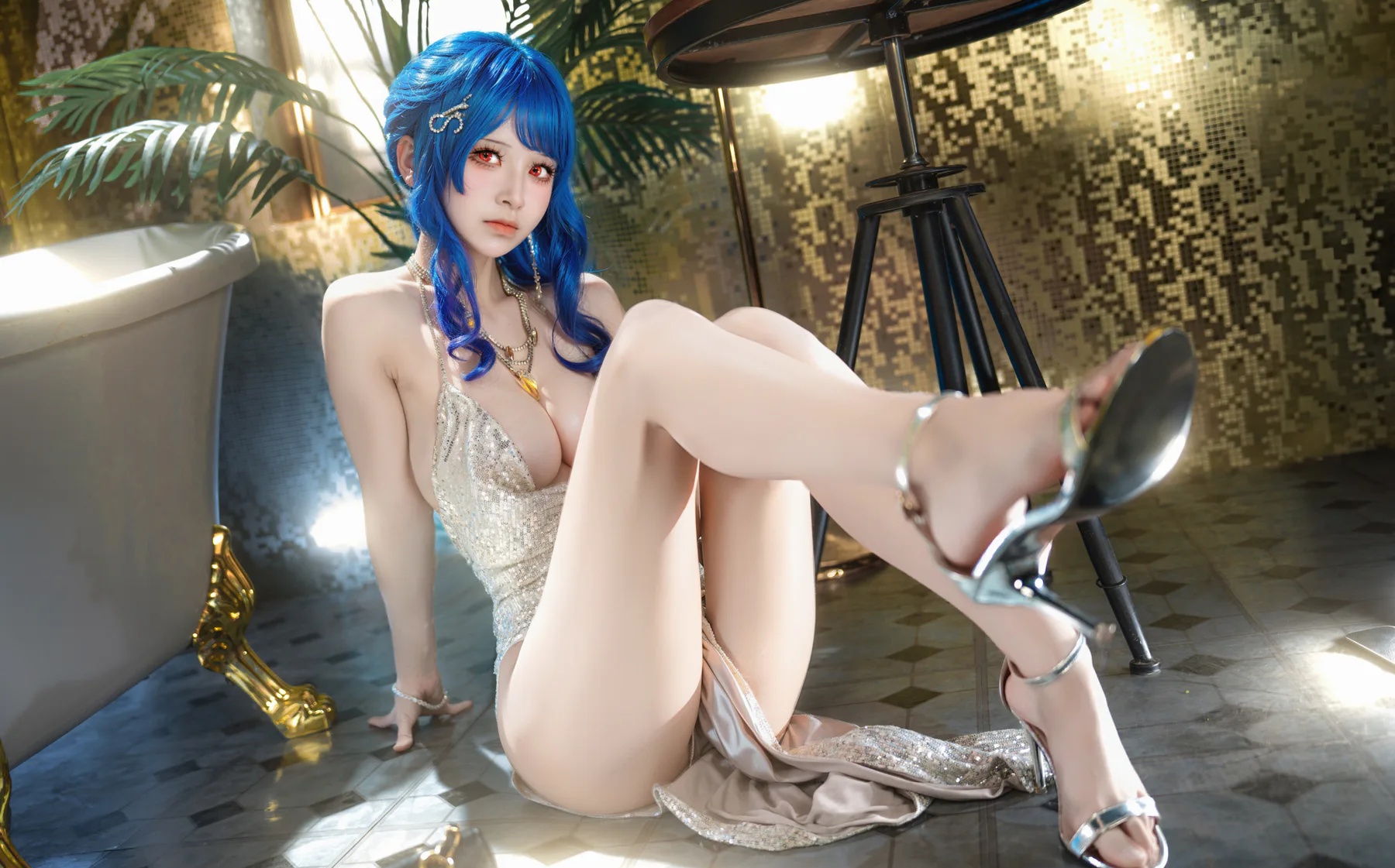 人气Coser美女_九柒喵_No.004 圣路易斯 Luxury Handle 主题写真 [10P]Xiuren秀人写真高清美女套图写真下载-看套图看套图