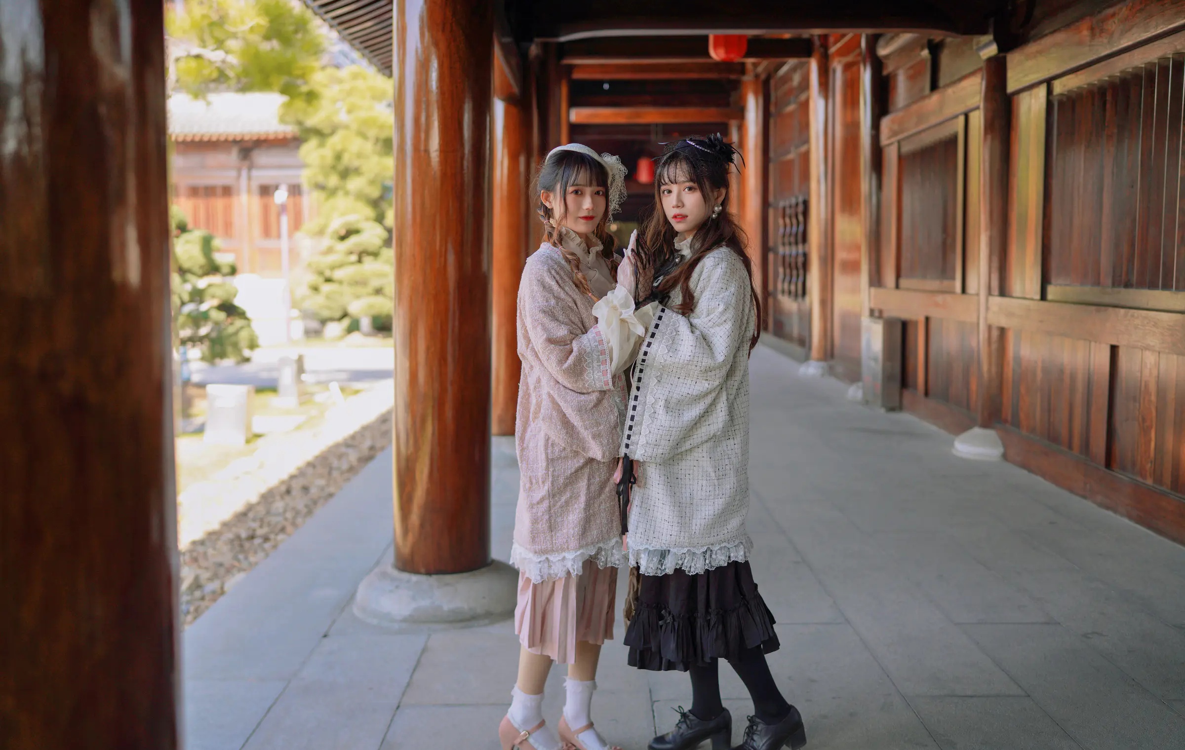 颜值博主_兔子Zzz不吃胡萝卜_No.134 &ndash; 西洋姐妹花 主题写真 [34P]-看套图