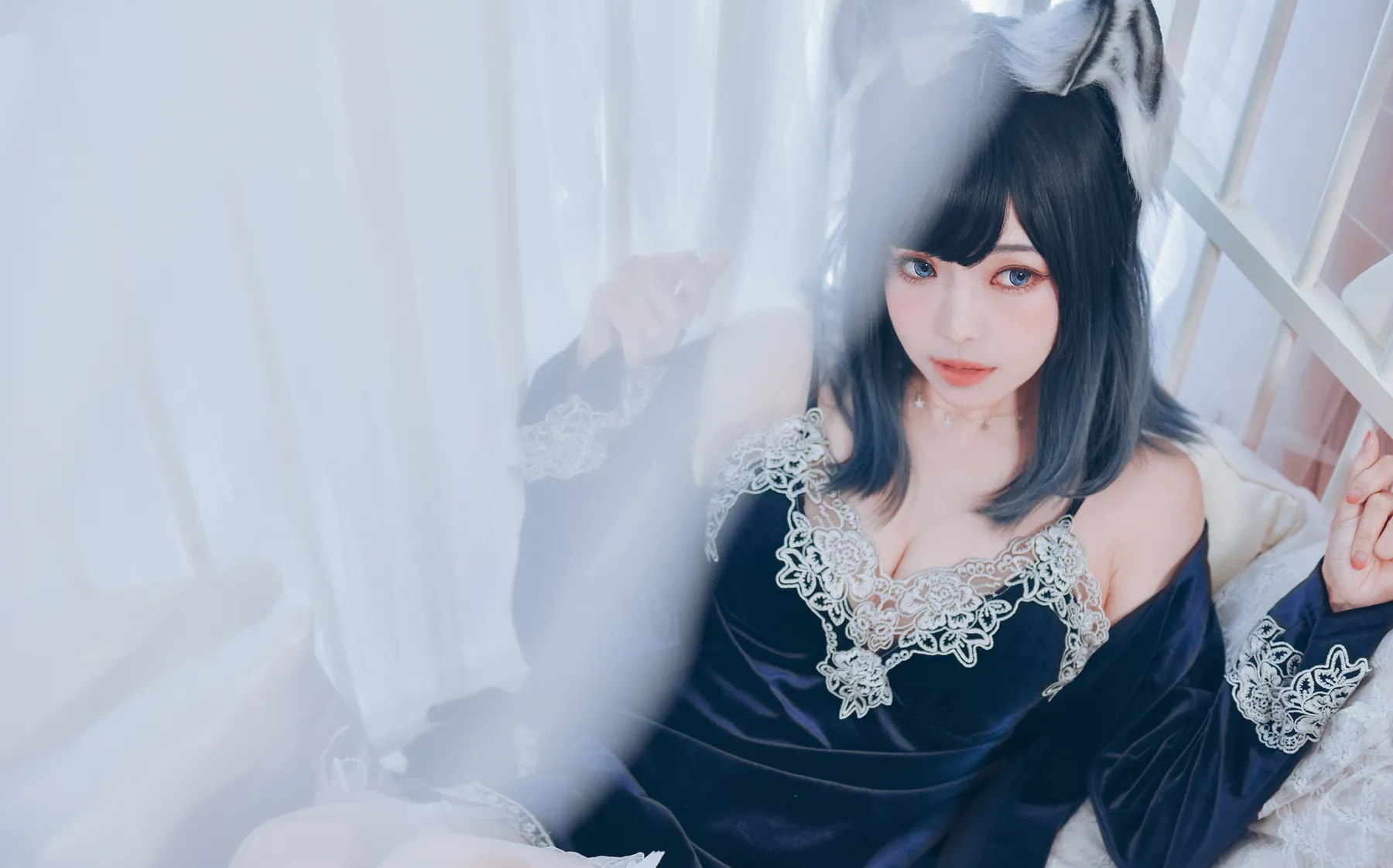 Coser妹子_ElyEE子_No.078 Sleepy Velvet Blue 主题写真 [57P]Xiuren秀人写真高清美女套图写真下载-看套图看套图