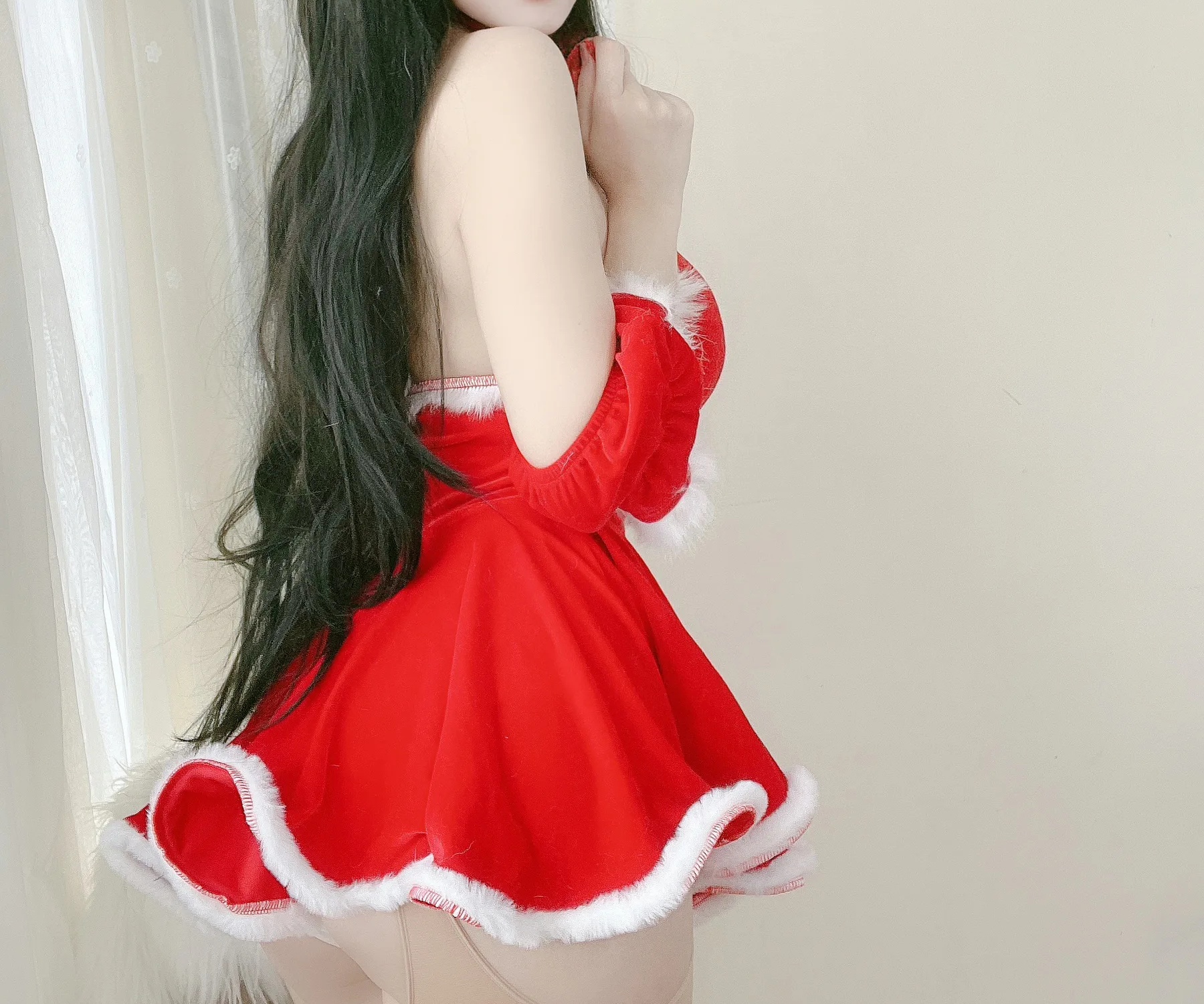 二次元博主_小仓千代w_No.015 红色圣诞礼物裙 主题写真 [23P]Xiuren秀人写真高清美女套图写真下载-看套图看套图