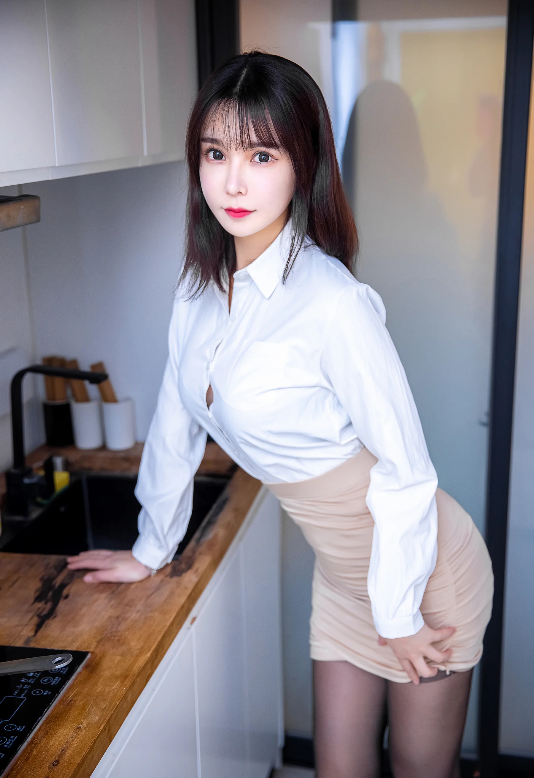 动漫博主_亚马逊鲶鱼_No.004 &ndash; 下班后OL 主题写真 [31P]-看套图
