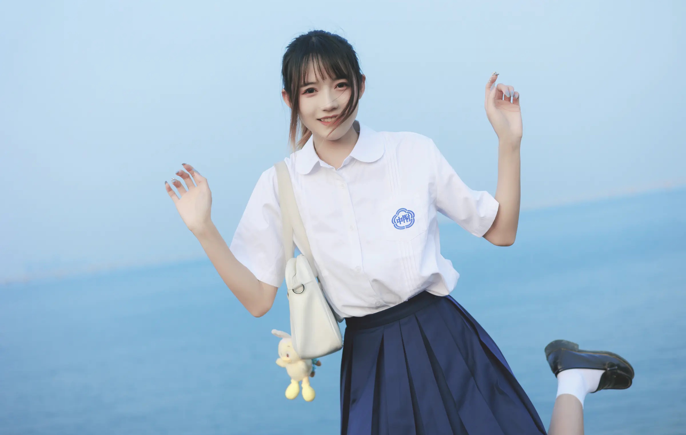 颜值博主_兔子Zzz不吃胡萝卜_No.075 &ndash; 海风的声 主题写真 [38P]Xiuren秀人写真高清美女套图写真下载-看套图看套图