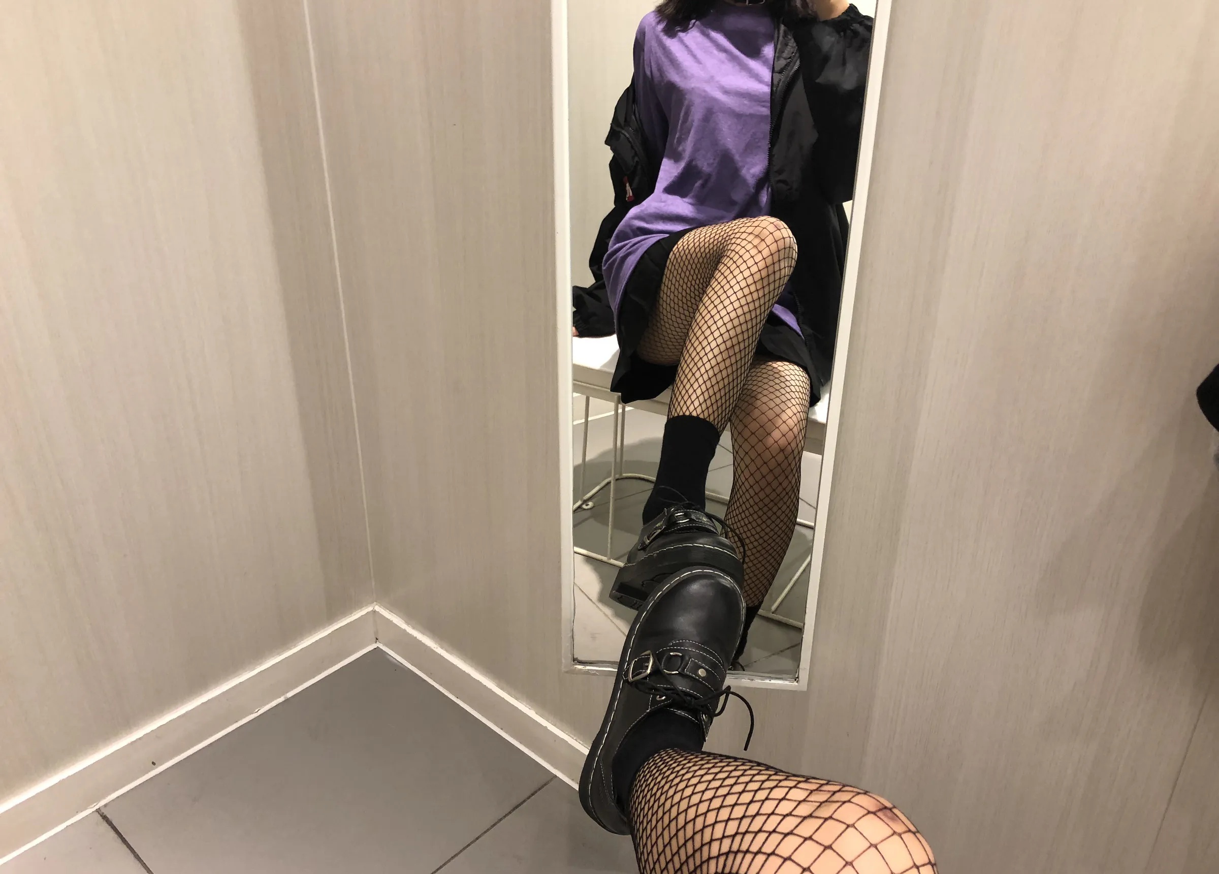 Coser美女_眼酱大魔王w_No.056 &ndash; 试衣间无修原图 主题写真 [27P]Xiuren秀人写真高清美女套图写真下载-看套图看套图