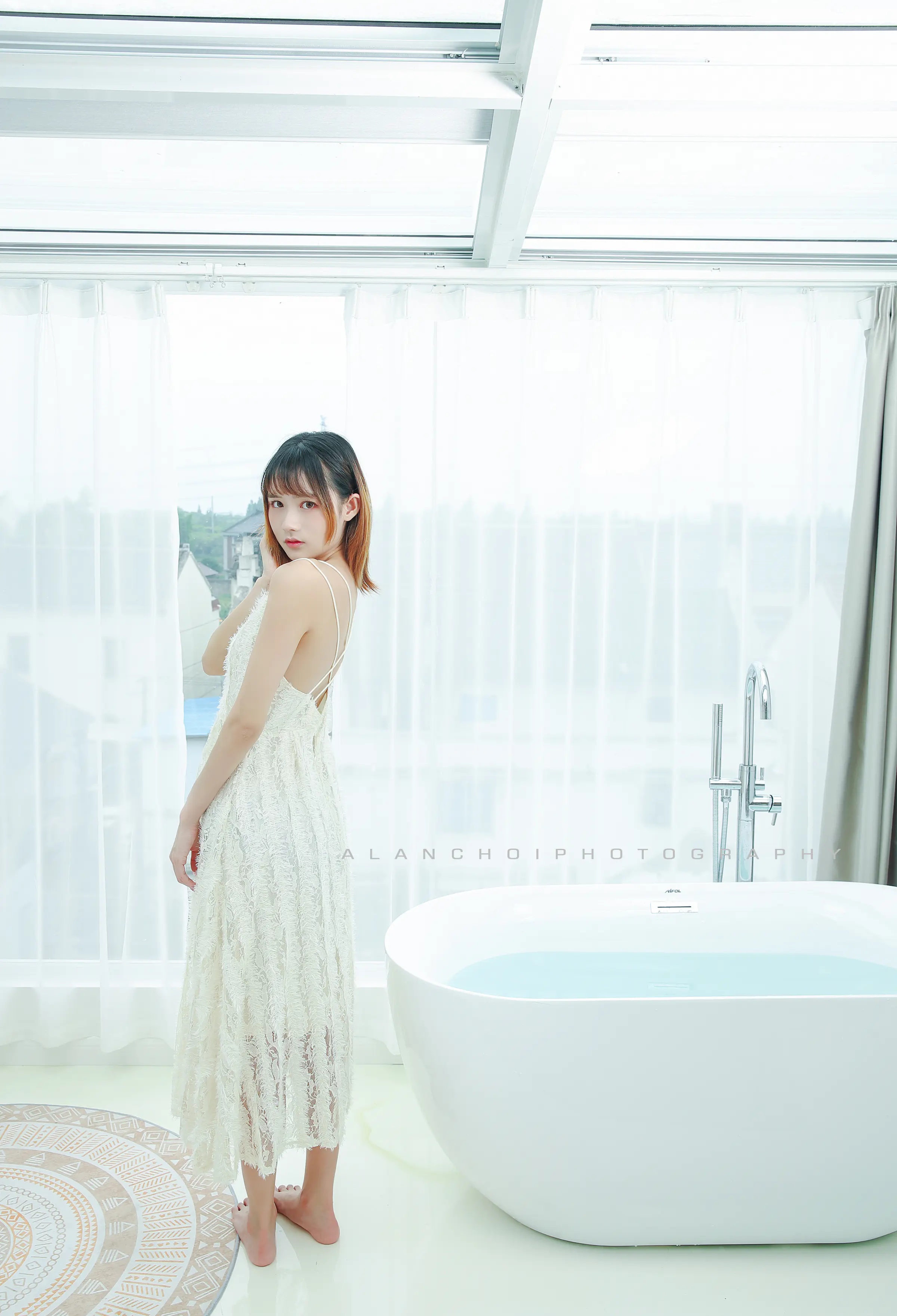 颜值博主_兔子Zzz不吃胡萝卜_No.131 &ndash; 浴缸唯美-愛倫出品 [12P]-看套图