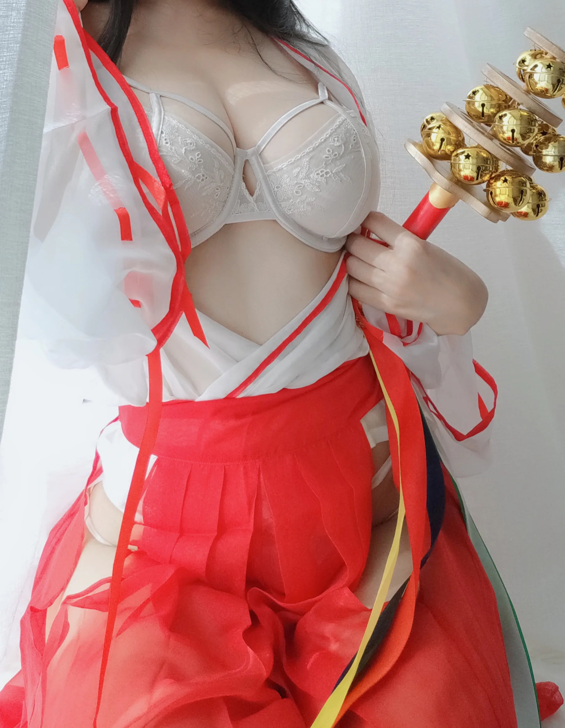 二次元博主_小仓千代w_No.008 巫女 主题写真 [32P]Xiuren秀人写真高清美女套图写真下载-看套图看套图
