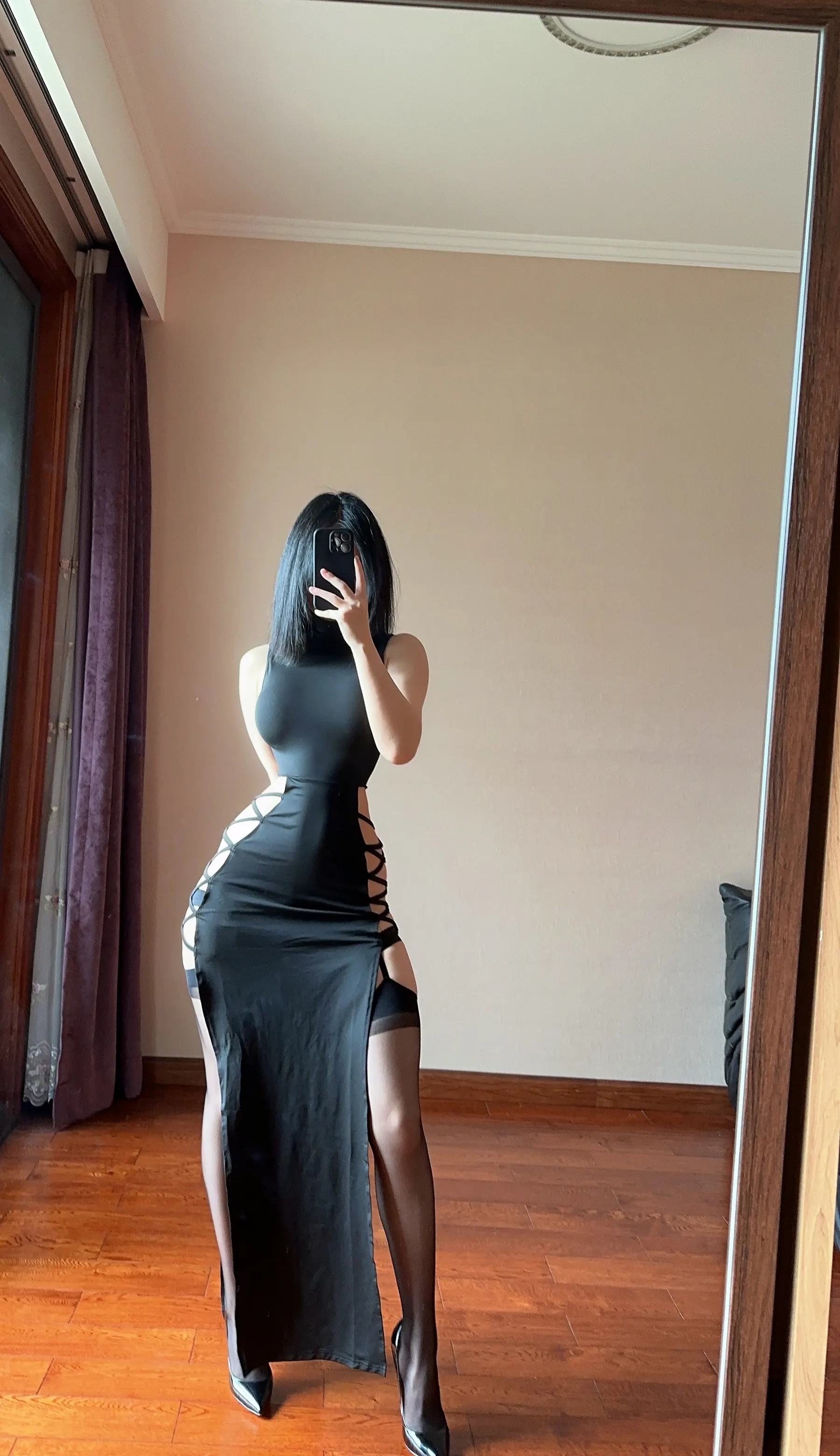 健身达人_俏妞QiaoniuTT_No.128 &ndash; 国风黑丝开叉旗袍 [30P]-看套图
