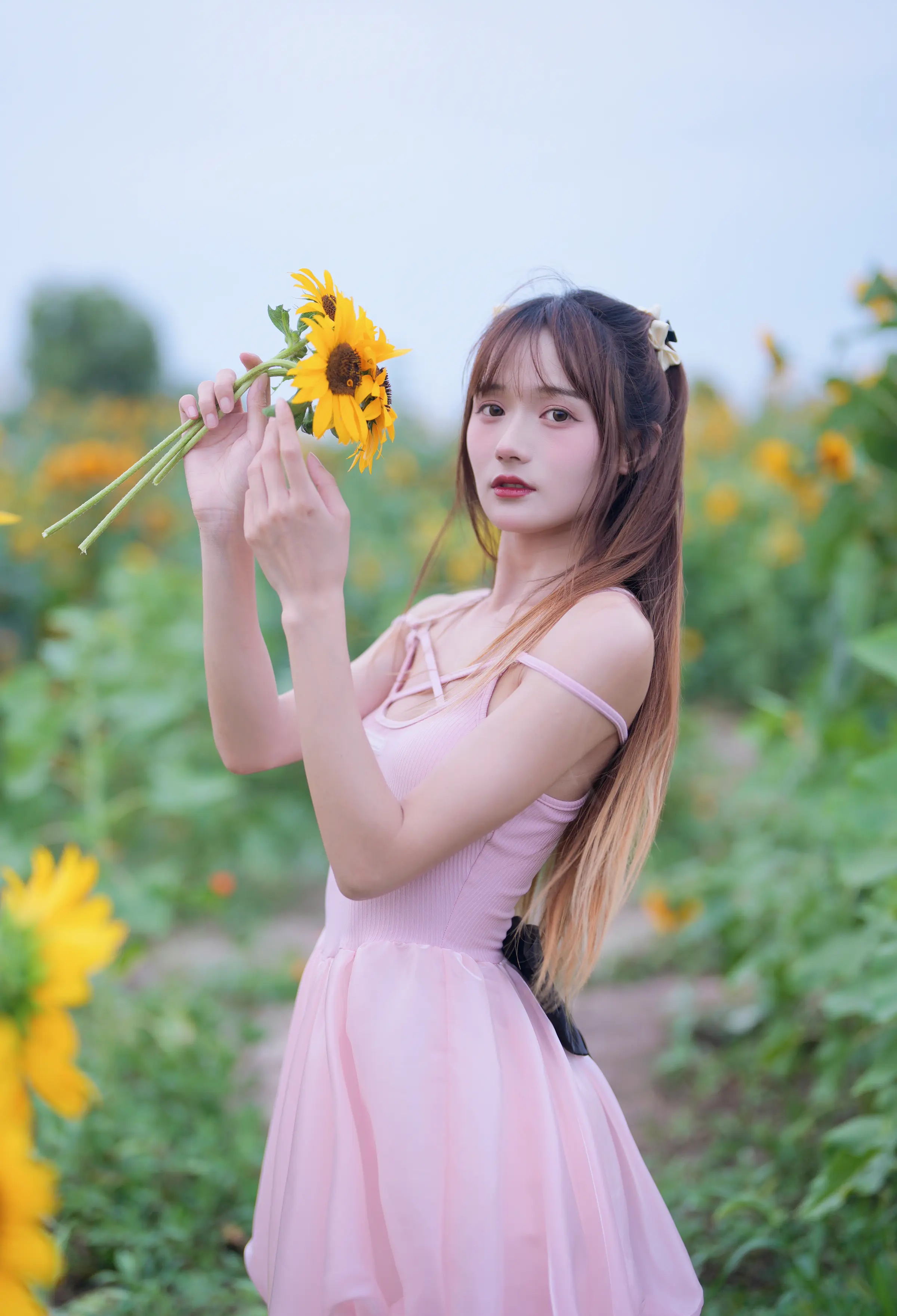 图片[3]Xiuren秀人写真高清美女套图写真下载-看套图颜值博主_兔子Zzz不吃胡萝卜_No.149 &ndash; 蓝调向日葵少女 [28P]Xiuren秀人写真高清美女套图写真下载-看套图Coser网络美女论坛Xiuren秀人写真高清美女套图写真下载-看套图免费套图Xiuren秀人写真高清美女套图写真下载-看套图看套图