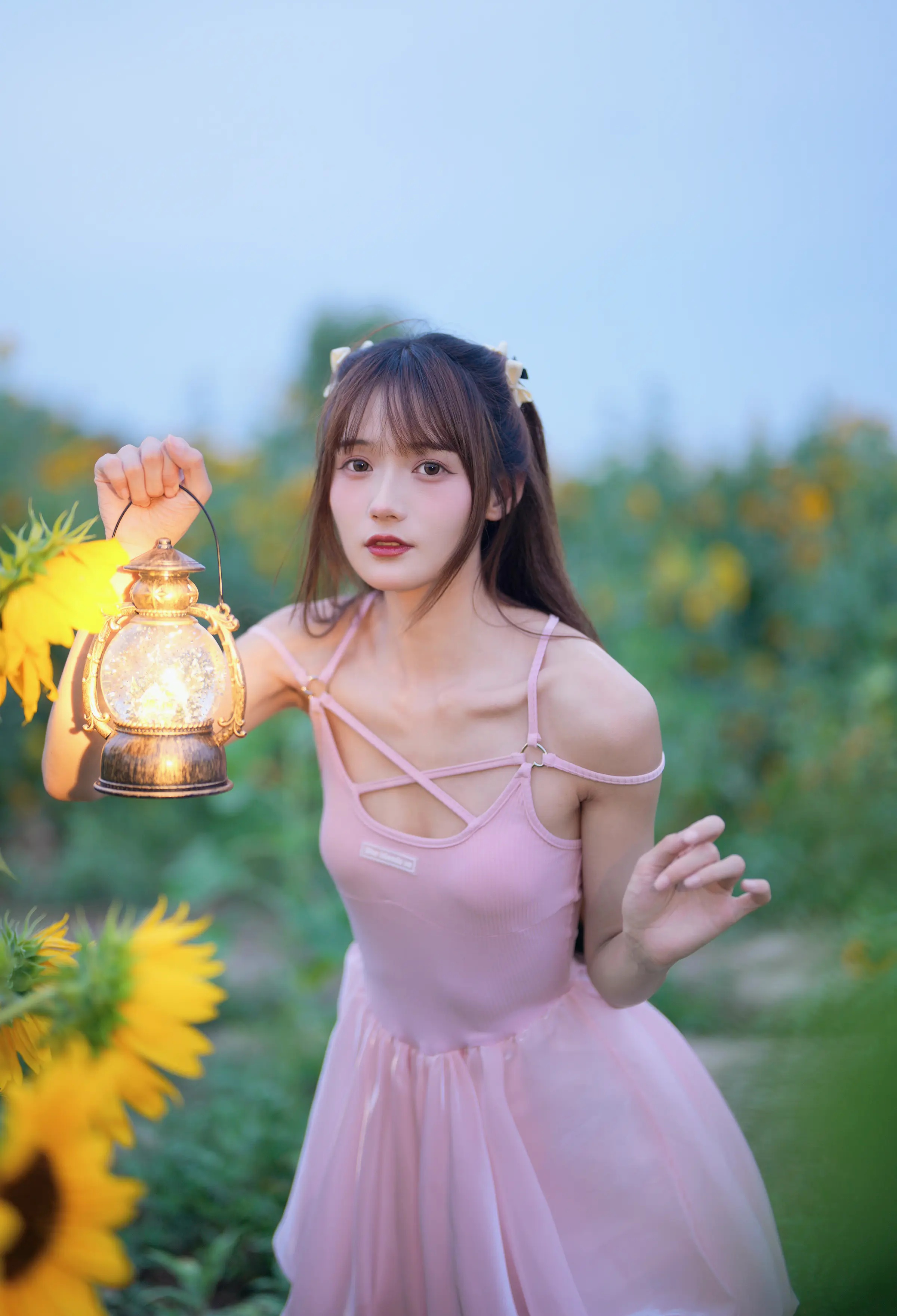 图片[4]Xiuren秀人写真高清美女套图写真下载-看套图颜值博主_兔子Zzz不吃胡萝卜_No.149 &ndash; 蓝调向日葵少女 [28P]Xiuren秀人写真高清美女套图写真下载-看套图Coser网络美女论坛Xiuren秀人写真高清美女套图写真下载-看套图免费套图Xiuren秀人写真高清美女套图写真下载-看套图看套图