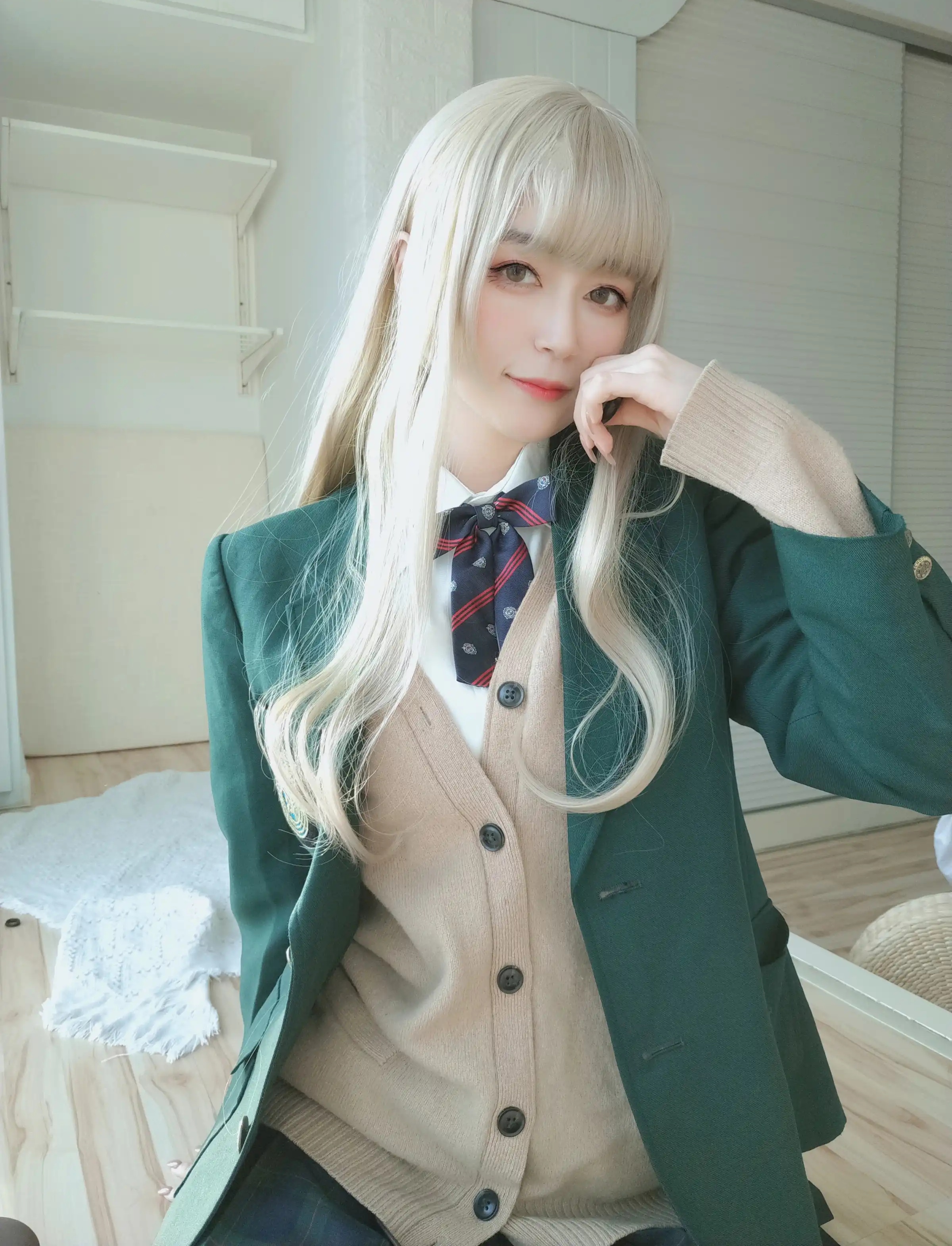 台湾Coser美女白银81-056 - 灰色空间 主题写真 [91P]Xiuren秀人写真高清美女套图写真下载-看套图看套图
